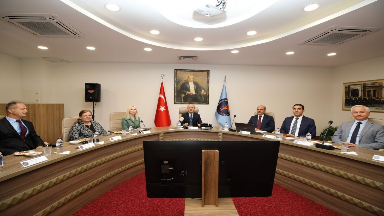 Erol Ozvar Akdeniz Universitesini Ziyaret Etti (3)