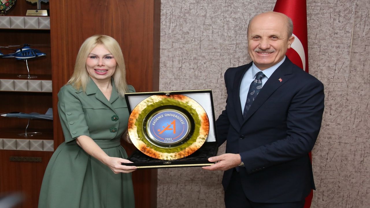 Erol Ozvar Akdeniz Universitesini Ziyaret Etti (5)