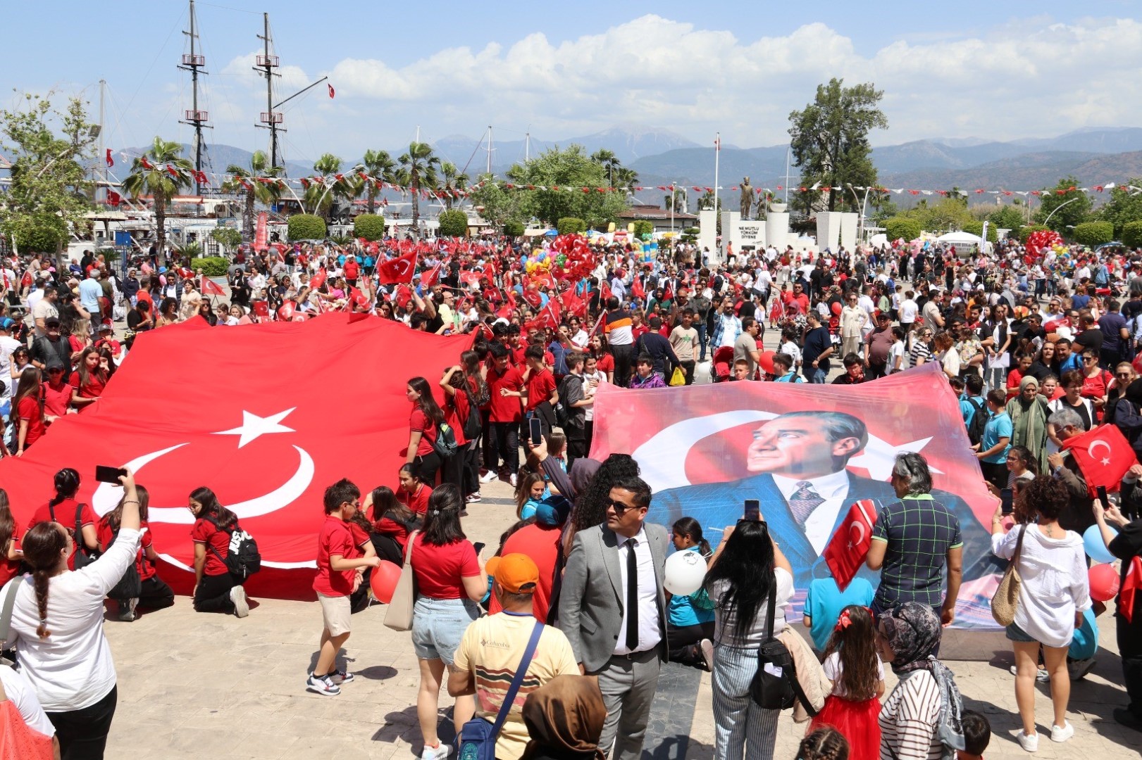Fethiye'de 23 Nisan Kortej Ve Şöleni Büyük Ilgi Gördü (3) (Large)