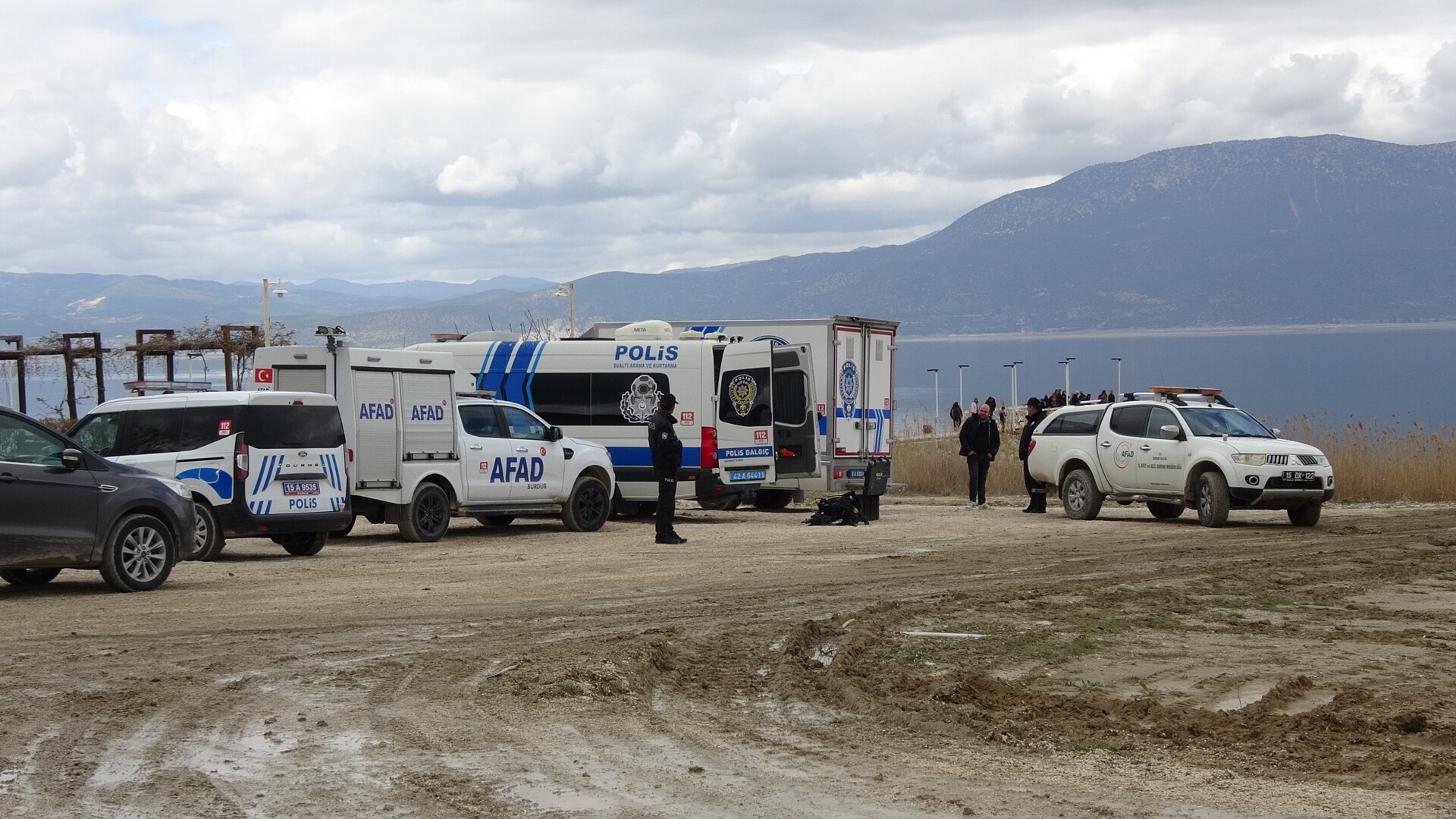 Gölde 14 Dalgıç Polis Sahada Ise Yaklaşık 50 Polis Seferber Oldu (3)