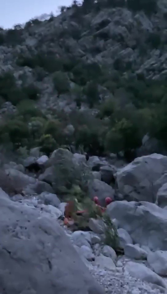 Görevi Sırasında Sakatlanan Milli Parklar Görevlisini Jak Ekipleri Kurtardı (1)