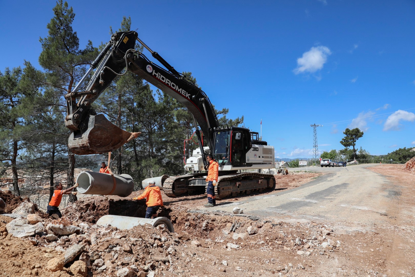 Gülnar'da Yol Yapım Çalışmaları Sürüyor (3) (Large)