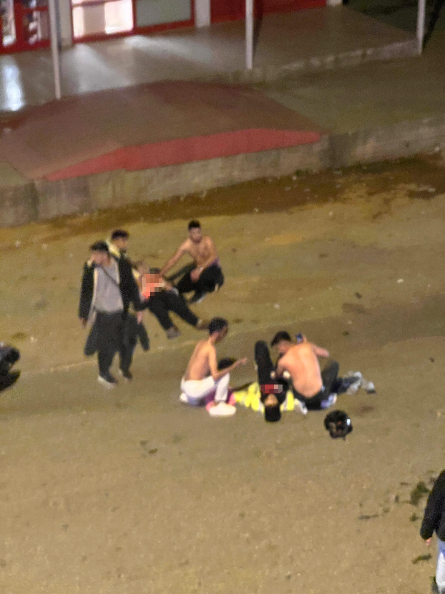 İşe Gitmek Için Babasıyla Servis Bekleyen Genç Kadın Dehşeti Yaşadı (5)
