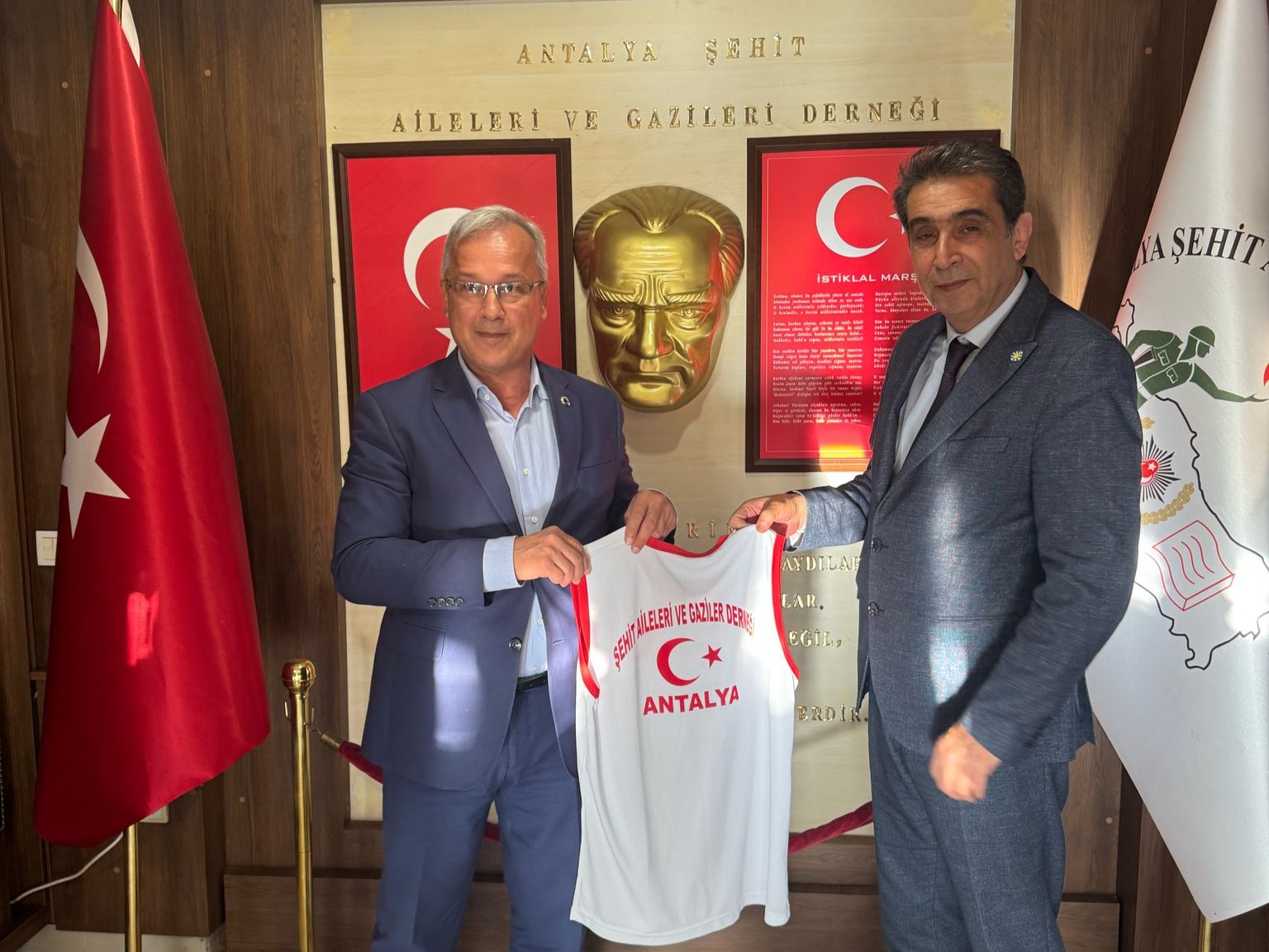 İyi̇ Parti’den Şehitler Derneği’ne Anlamlı Ziyaret (1)