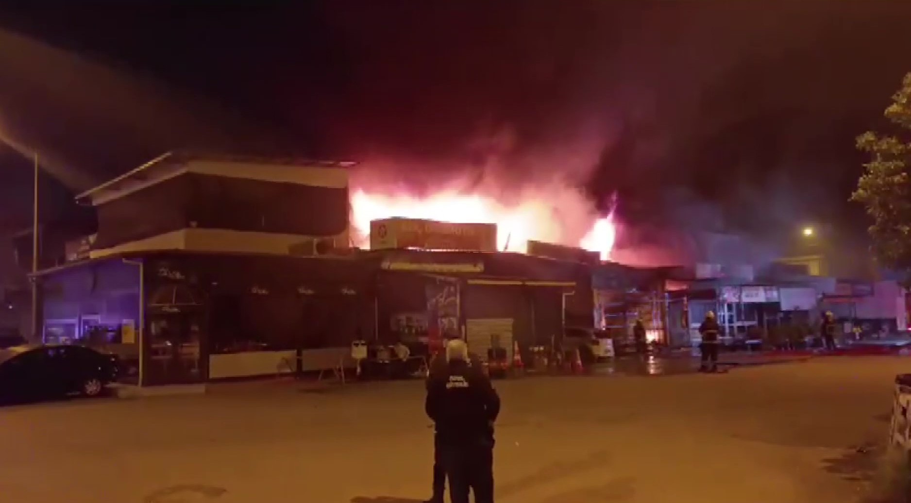 Kadın Esnafın Iş Yerini Benzin Döküp Yaktılar Yakalanan 2 Şüpheli Tutuklandı (3)
