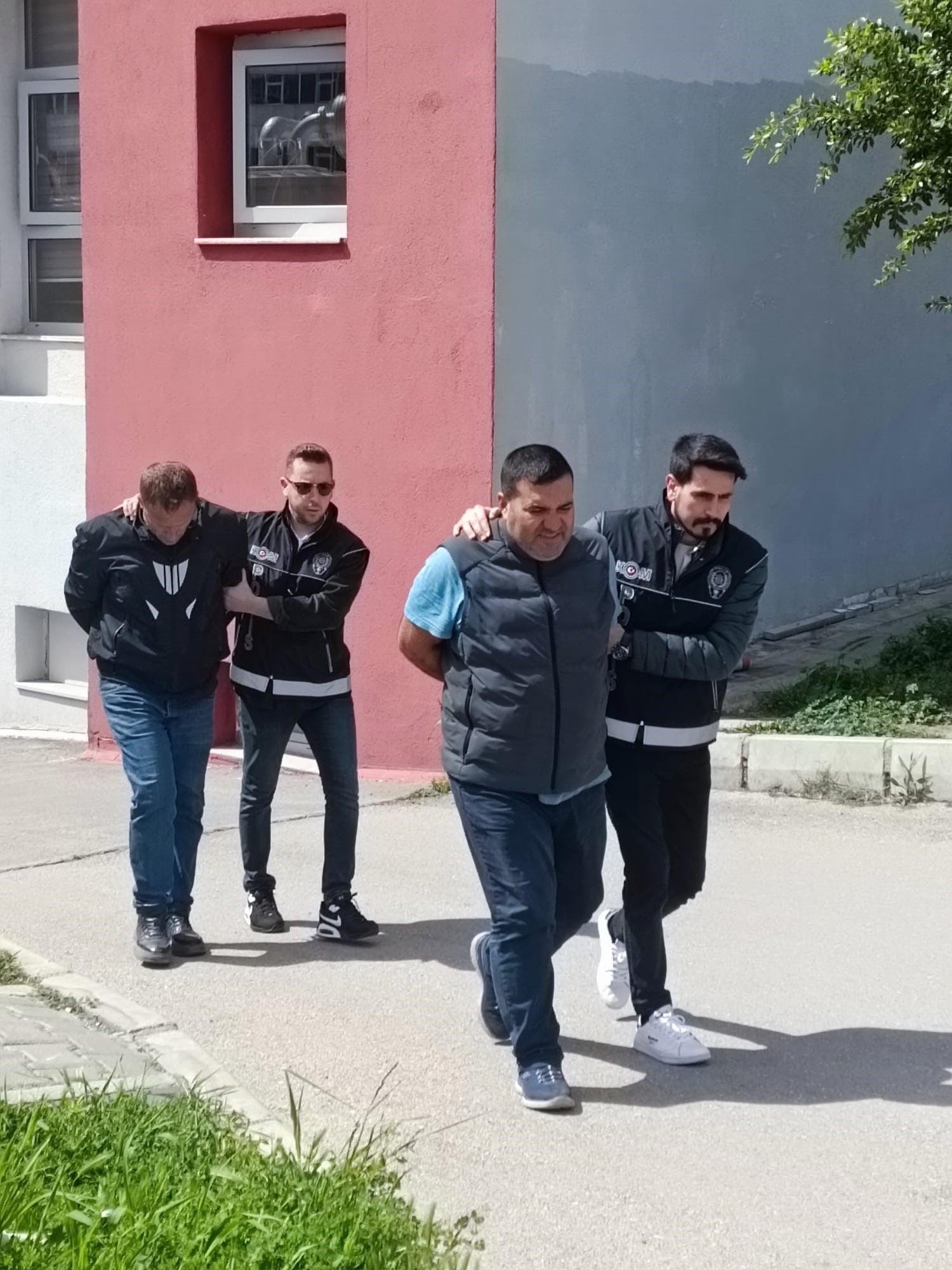 Karnavalda Satılacak Tonlarca Sahte Içki Ele Geçirildi 2 Tutuklama (2)