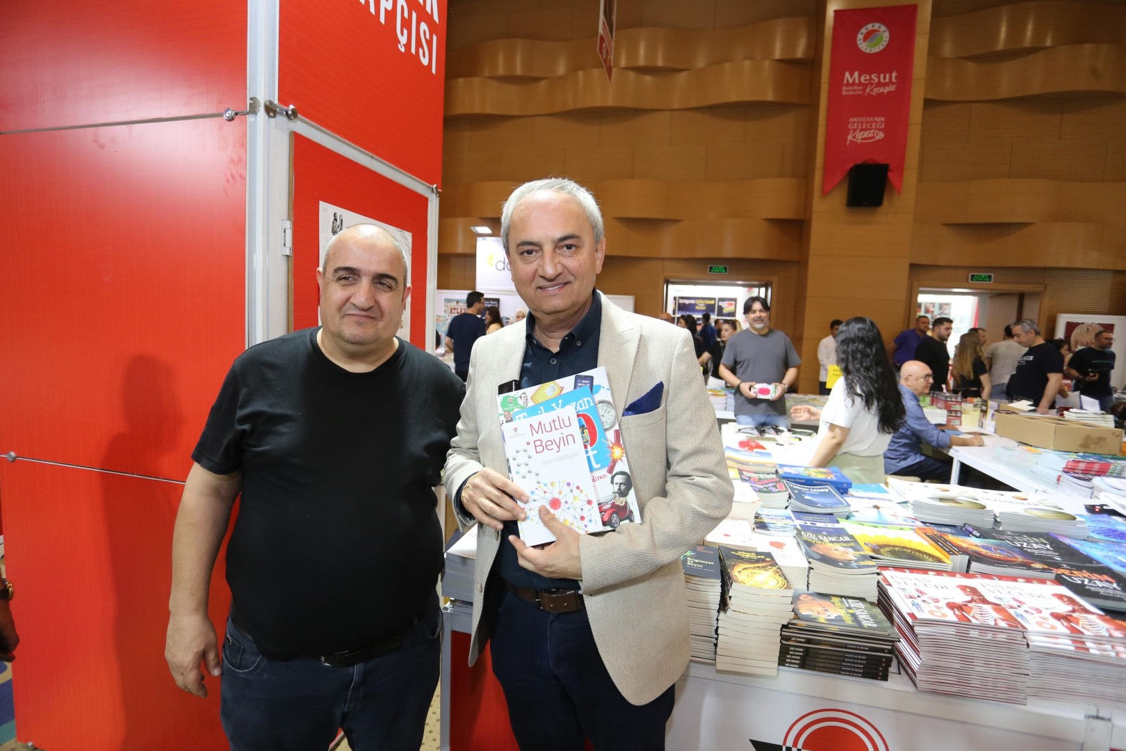 Kocagoz, Bir Kitap Bazen Toplumun Vicdanini Uyandirir 8 (Large)