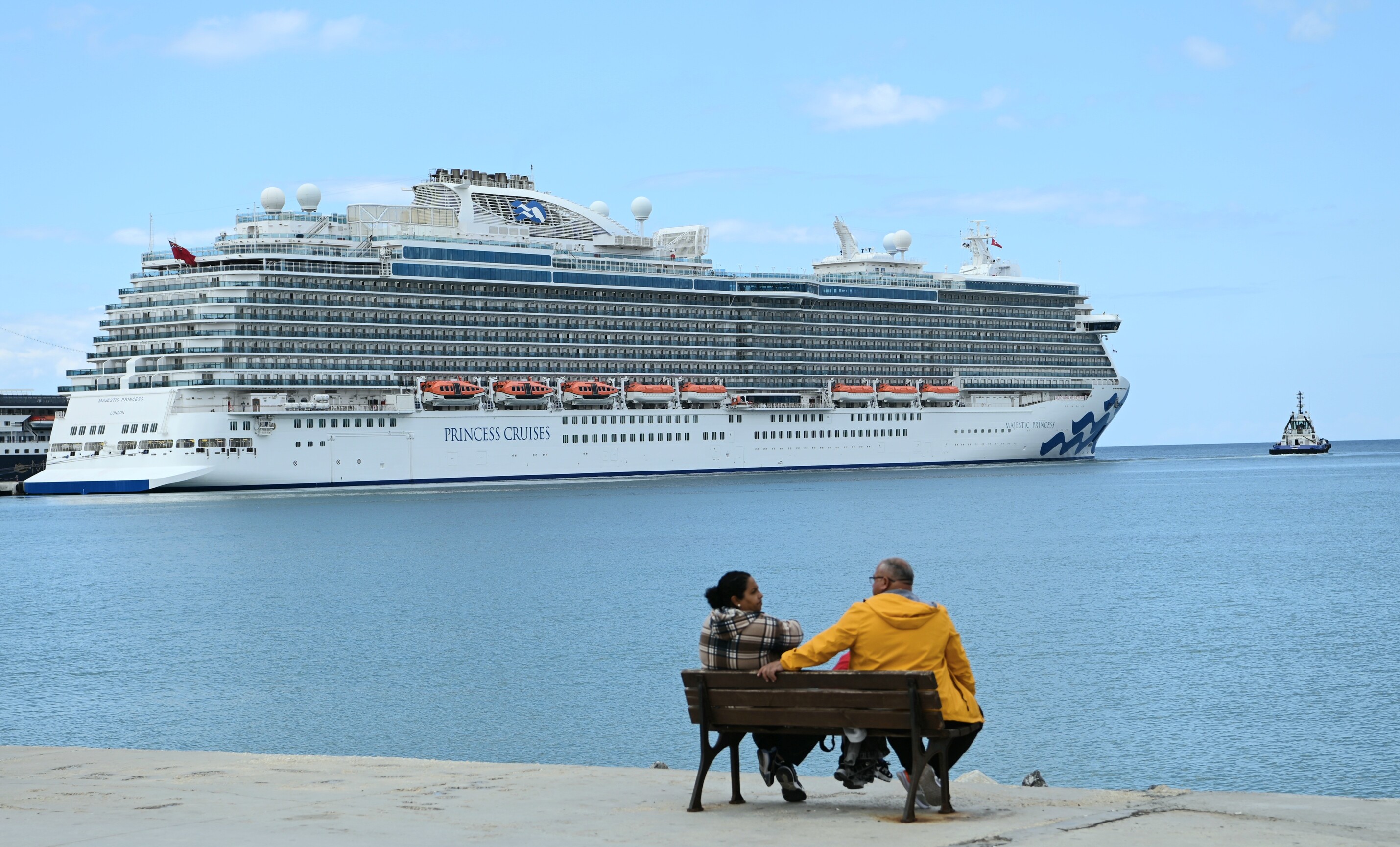 Kuşadası'na Ilk Seferini Yapan Kruvaziyer 3 Bin 560 Turist Getirdi (2)