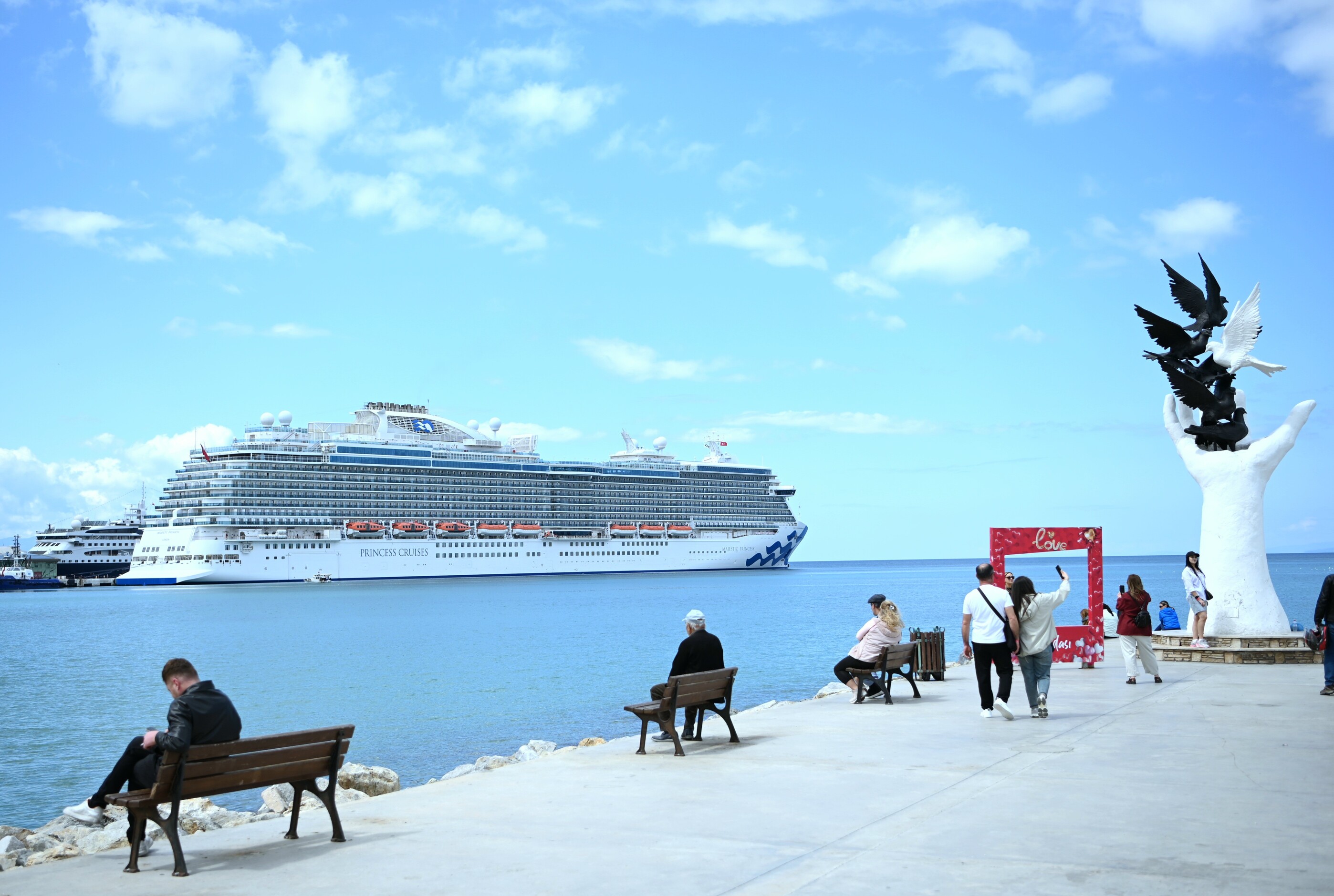 Kuşadası'na Ilk Seferini Yapan Kruvaziyer 3 Bin 560 Turist Getirdi (3)
