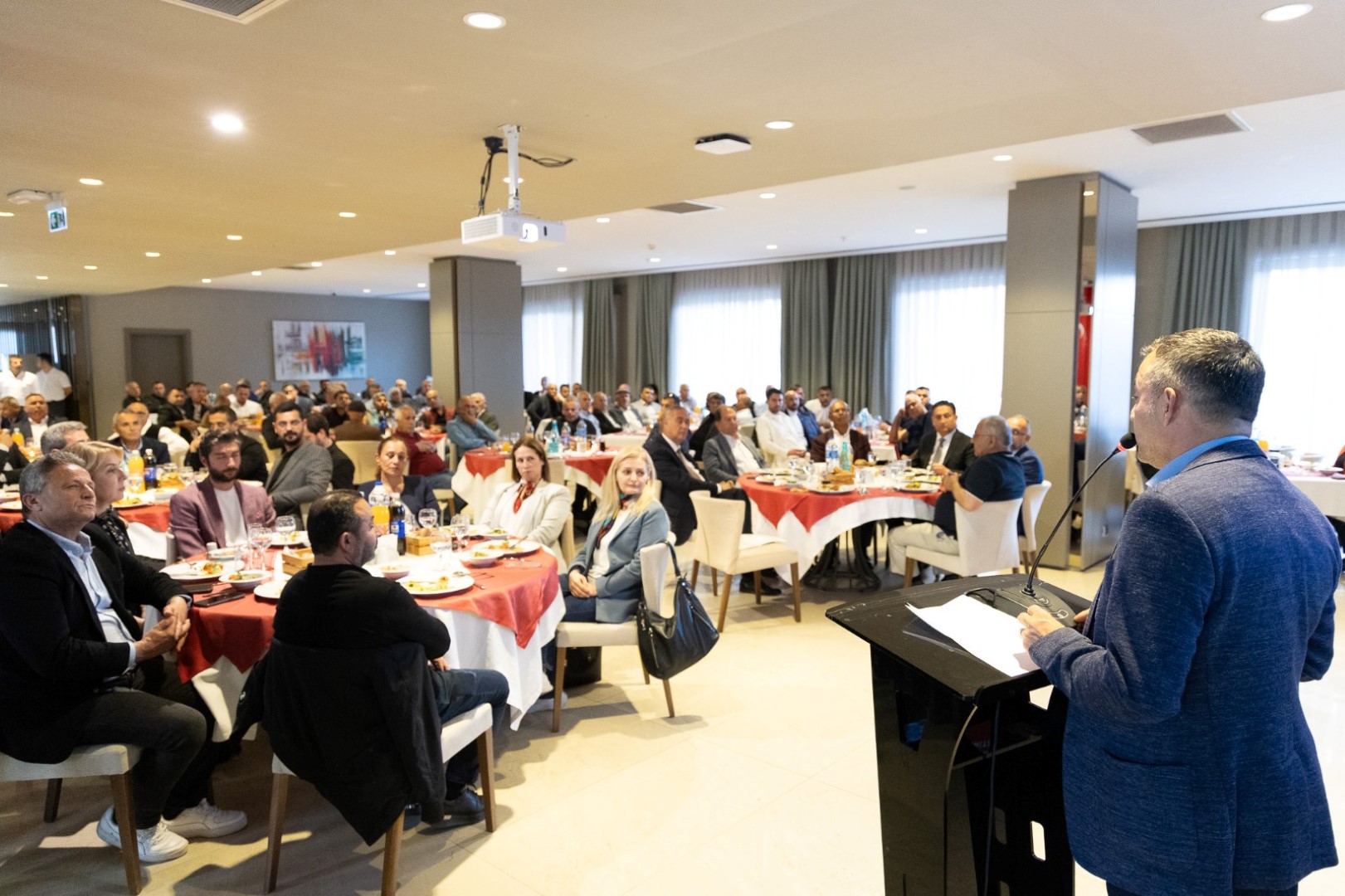 Manavgat Belediye Başkanı Niyazi Nefi Kara, Muhtarlarla Bir Araya Geldi (1) (Large)