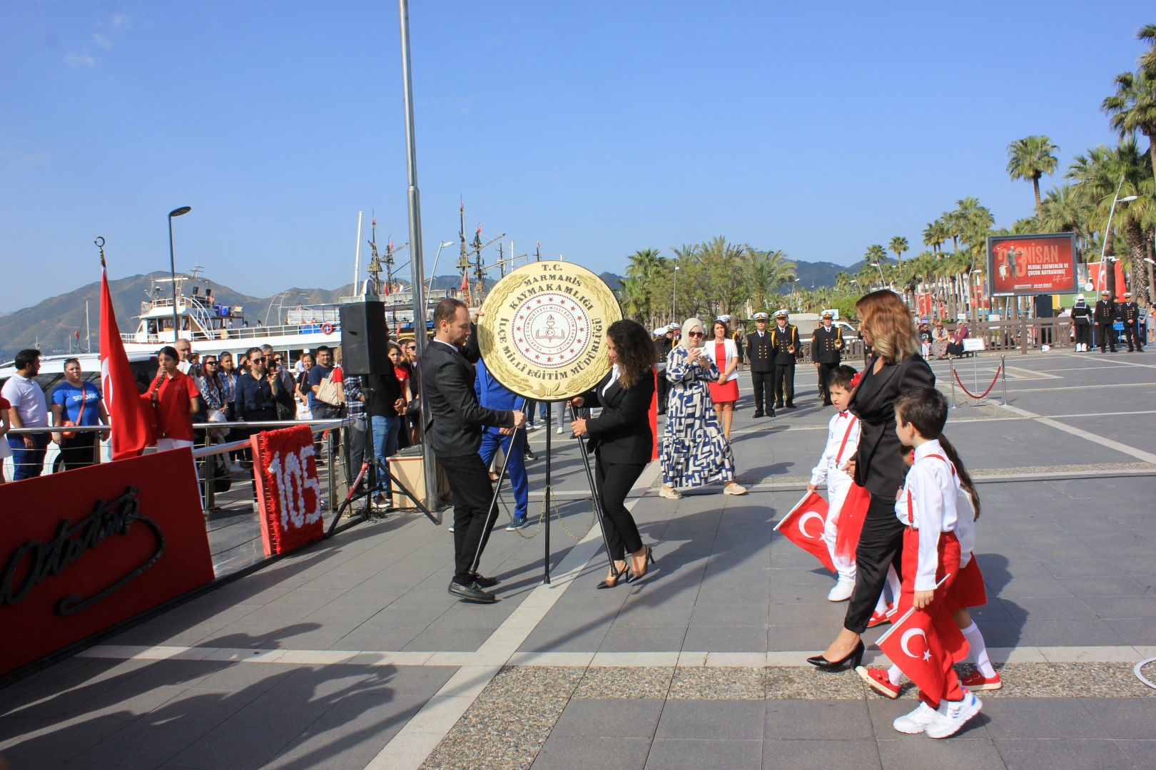 Marmaris’te 23 Nisan Coşkusu Çelenk Sunma Töreniyle Başladı (2) (Large)