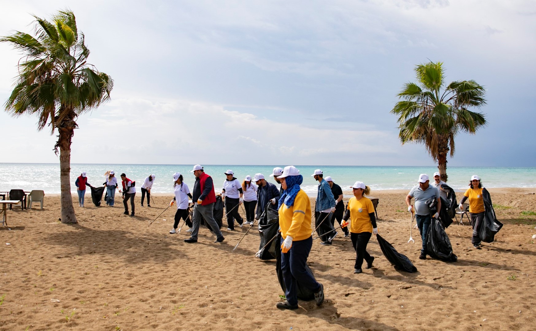 Mersin'de 182 Kişi Sahiller Için Birleşti, 580 Kilo Çöp Toplandı (3) (Large)