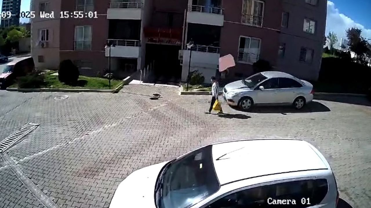 Mersinde Catidan Dusen Fayans Cocugun Ustune Dusuyordu (1)