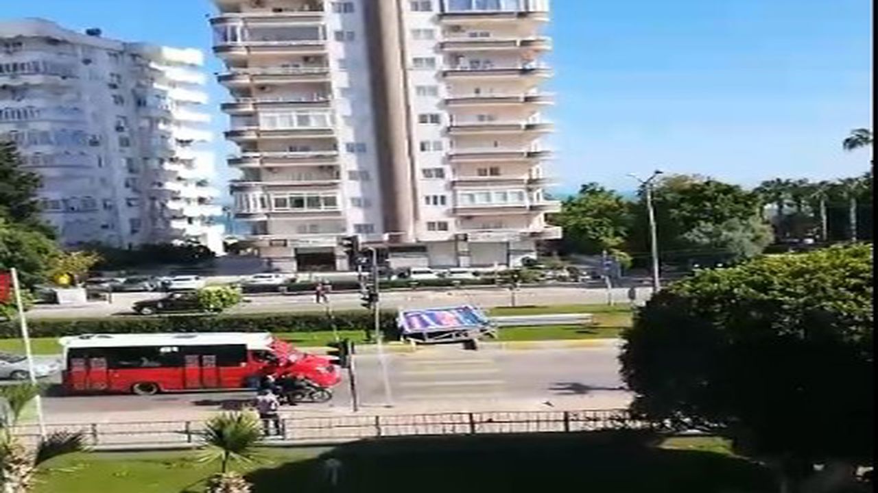 Mersinde Catidan Dusen Fayans Cocugun Ustune Dusuyordu (3)