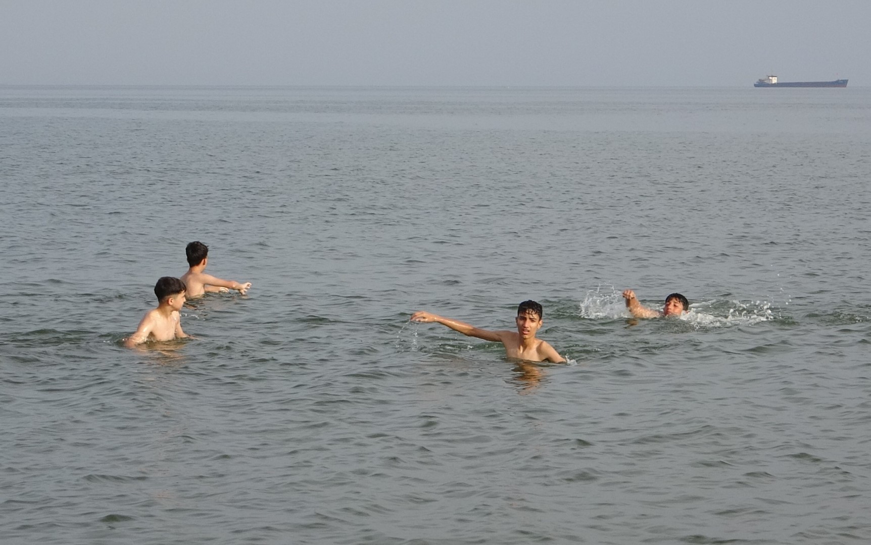 Mersin'de Havalar Isınınca Sahiller Hareketlendi (3) (Large)