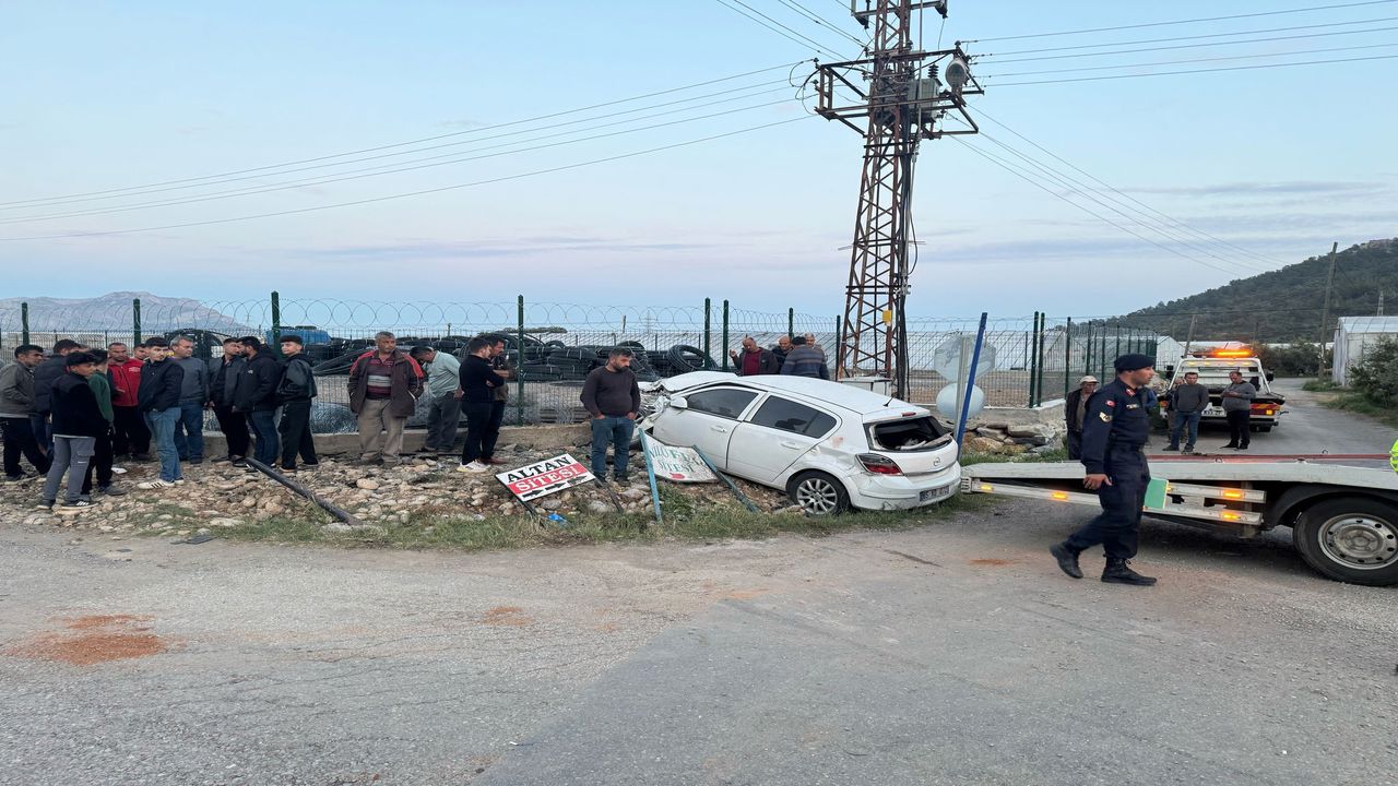 Mersinde Otomobil Ve Kamyonet Carpisti (3)