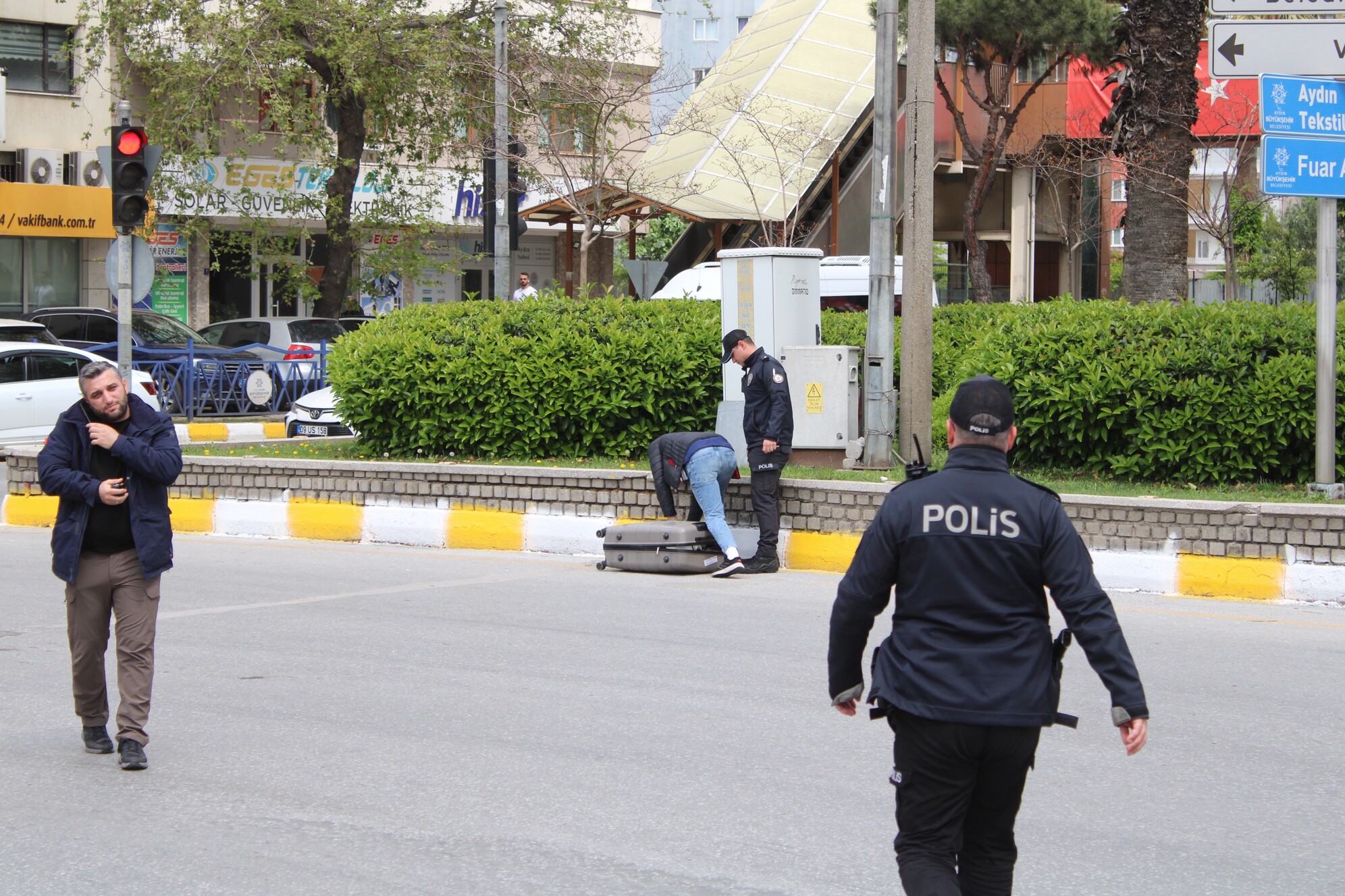 Minibüsten Düşen Valiz, Ekipleri Harekete Geçirdi (2)