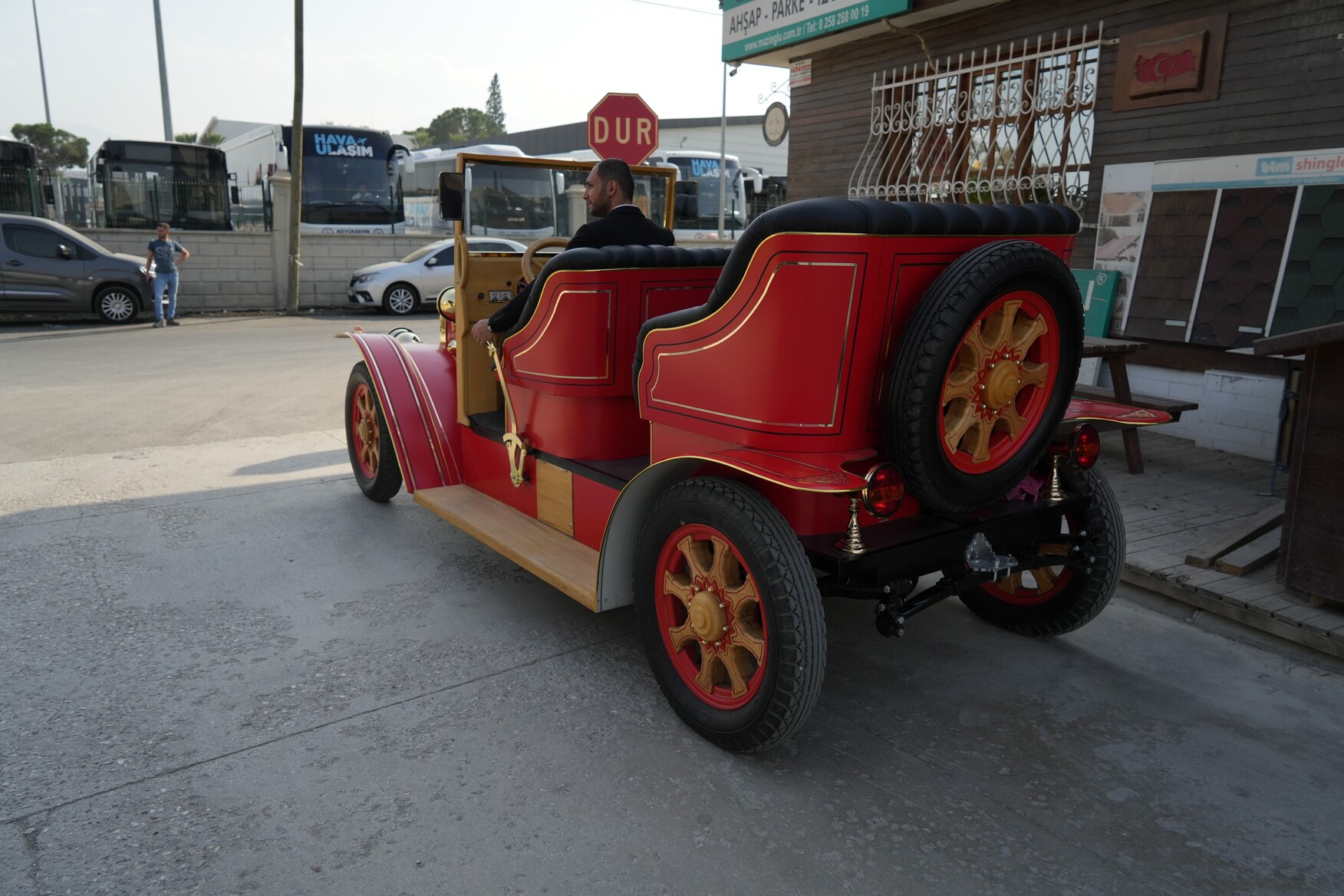 Nostalji Aşığı Genç 1925 Model Otomobilin Elektriklisini Yaptı (1)