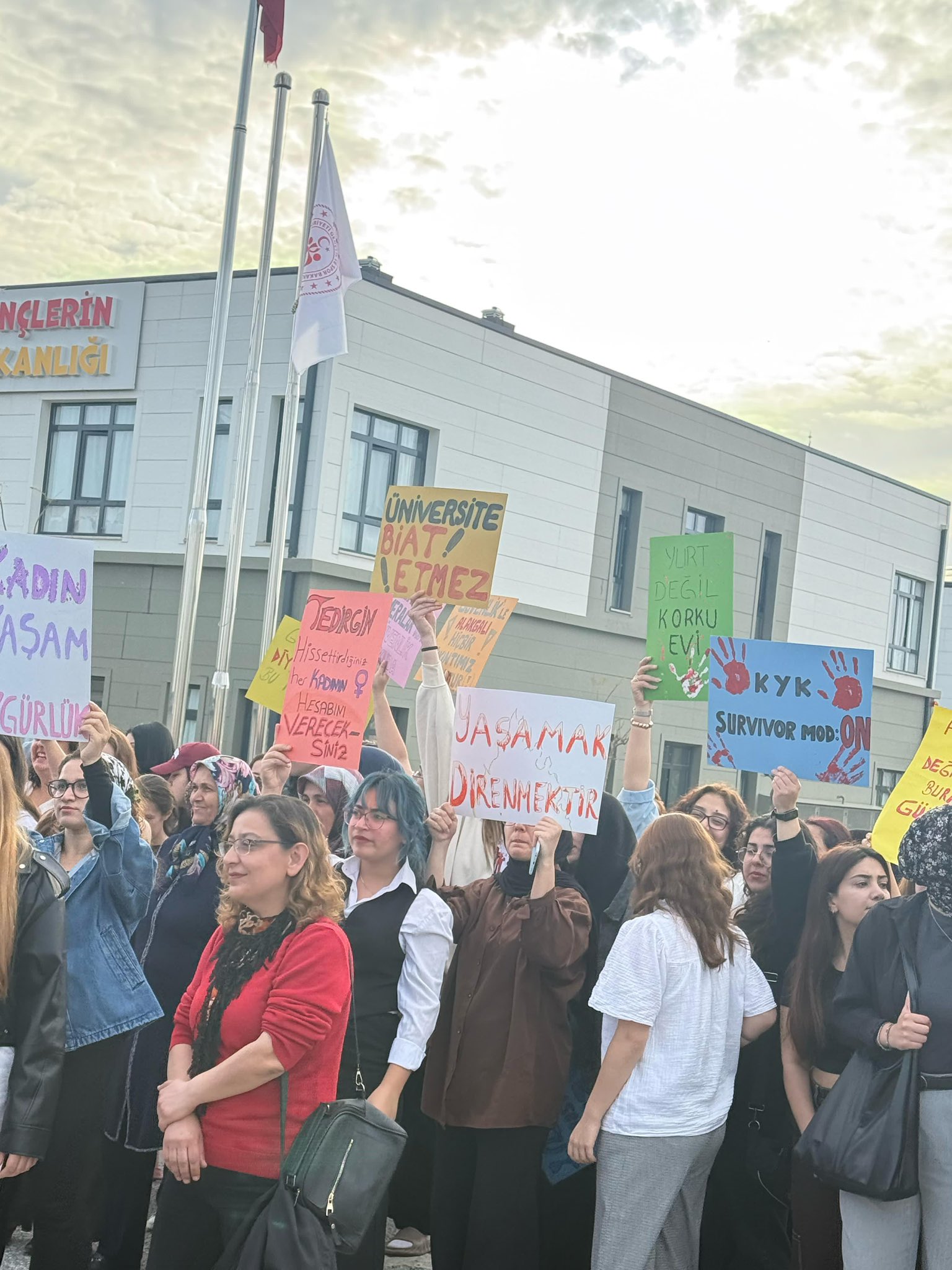 Öğrenciler Ayakta (1)