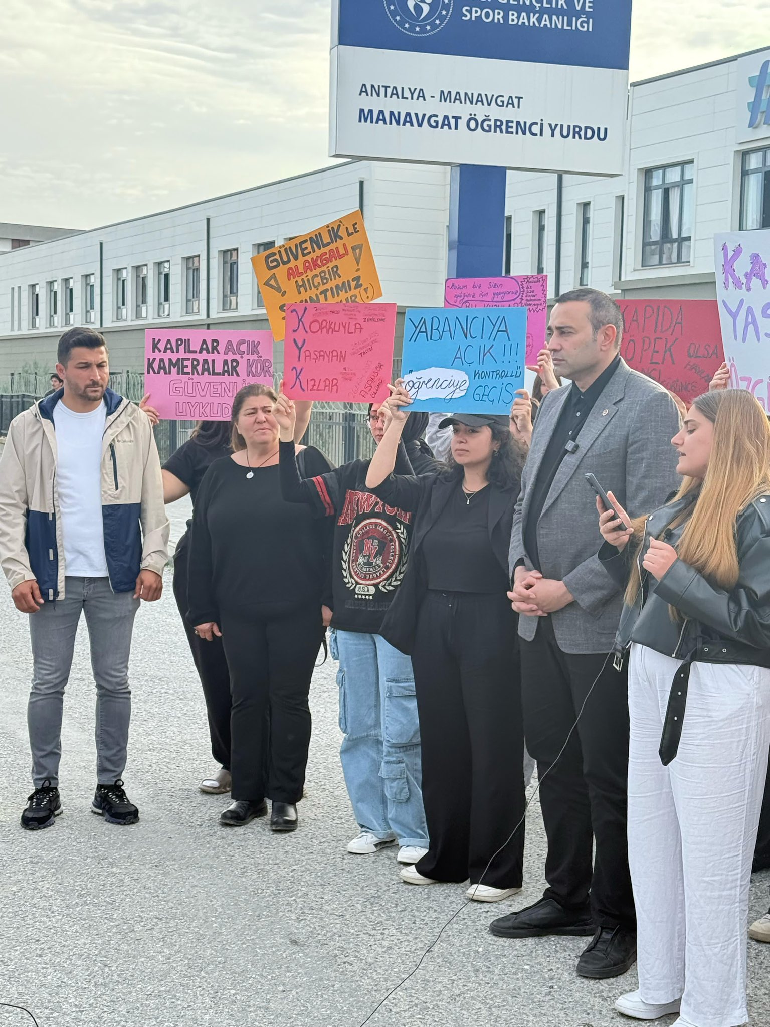 Öğrenciler Ayakta (3)