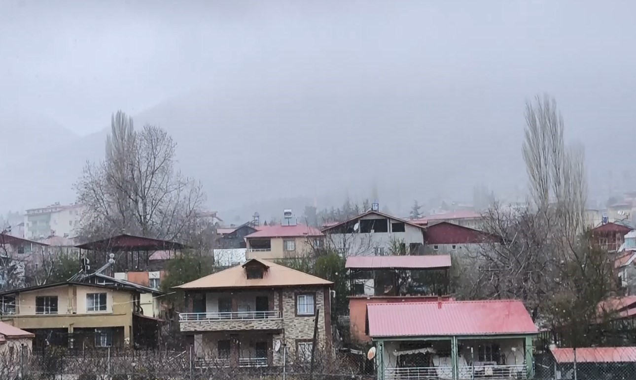 Otoyolda Kar, Görüş Mesafesini 10 Metreye Kadar Düşürdü (1)