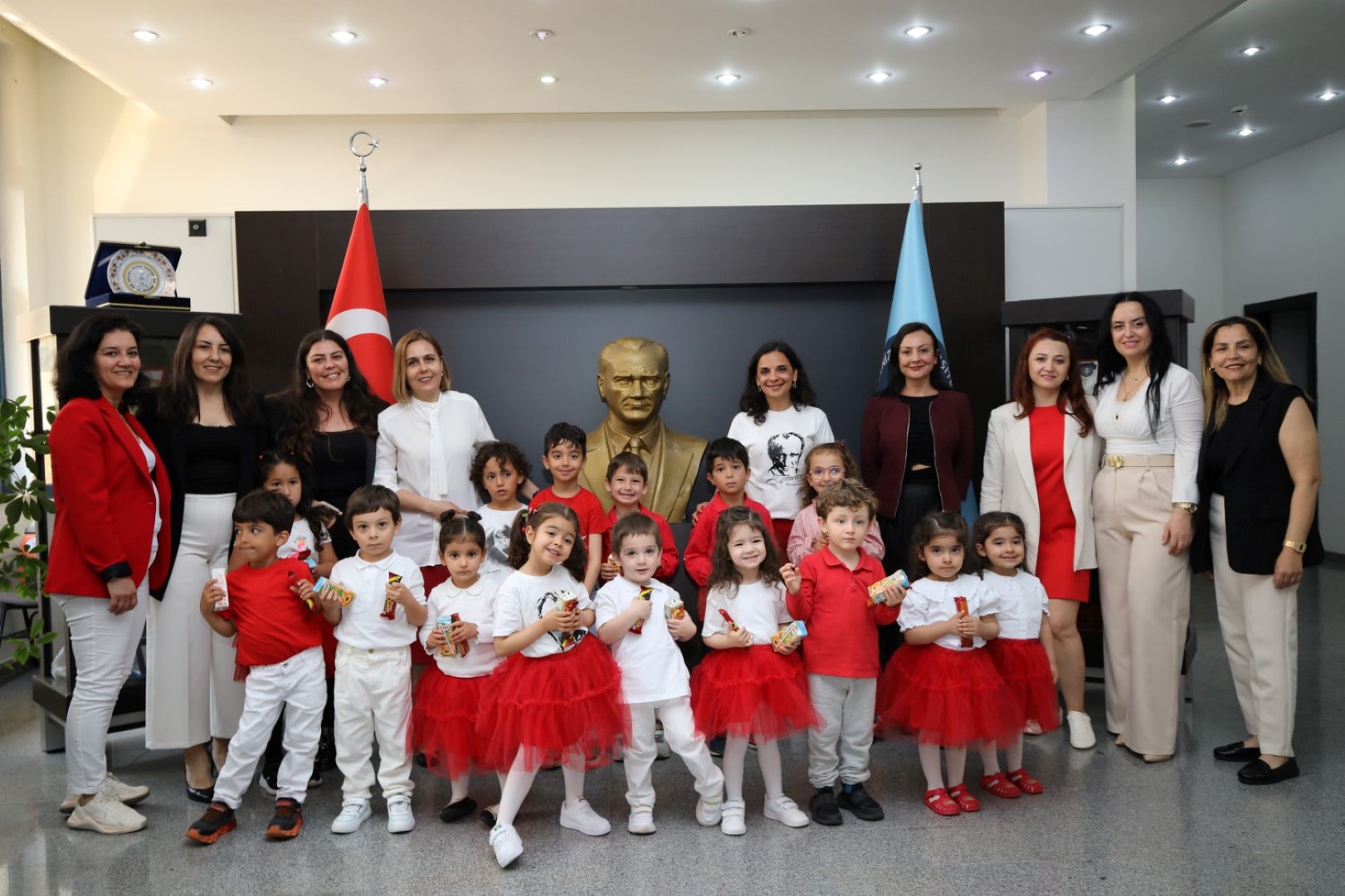 Rektör Özkan 23 Nisan’da Koltuğunu Çocuklara Devretti (4) (Large)