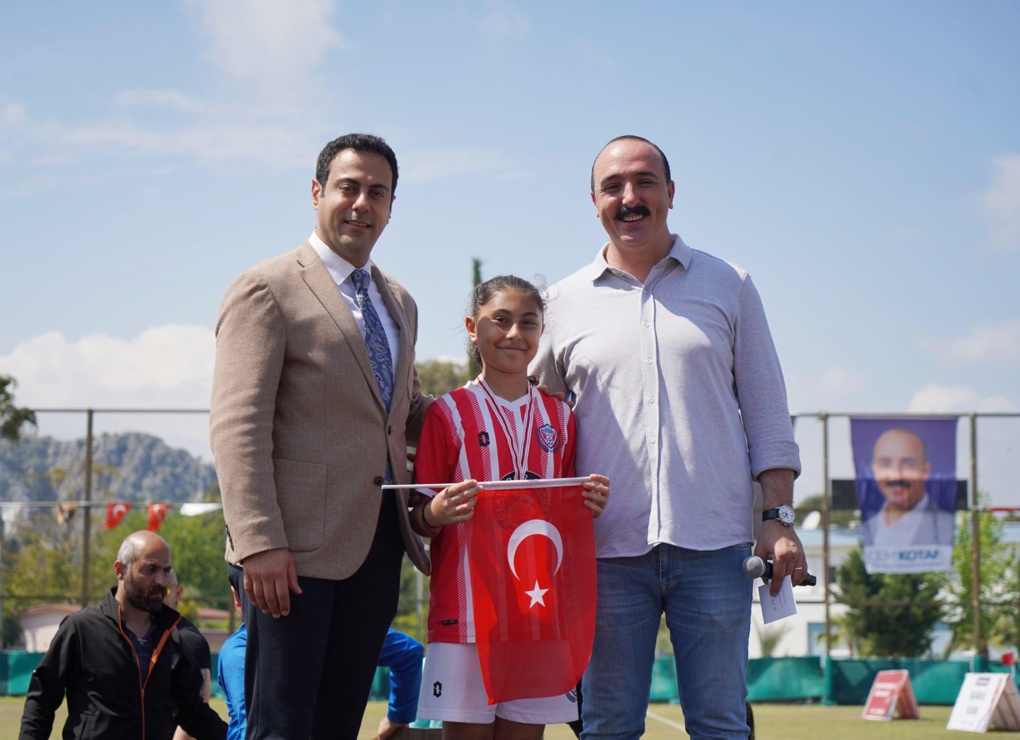 Şampi̇yon Çocuklarin Ödülleri̇ Başkan Kotan'dan (12)