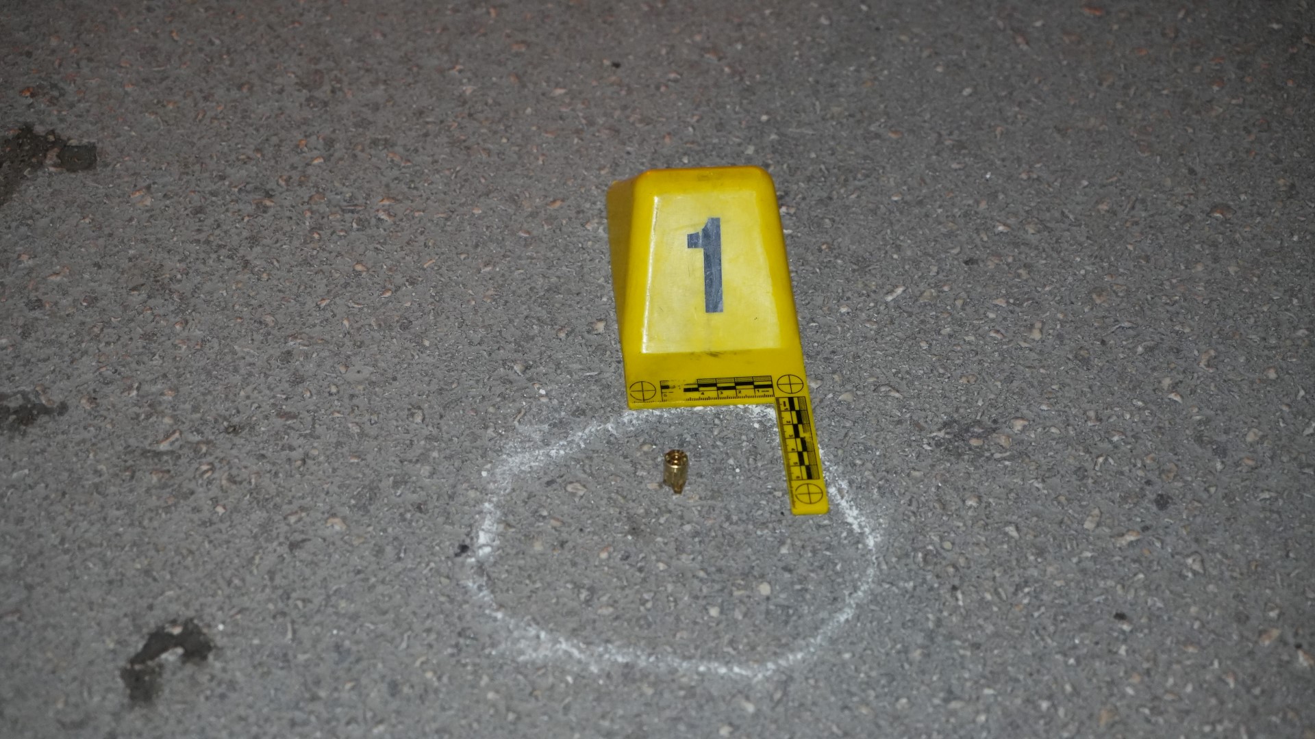 Sokak Ortasında Havaya Rastgele Ateş Açıp Kaçtılar (1) (Large)