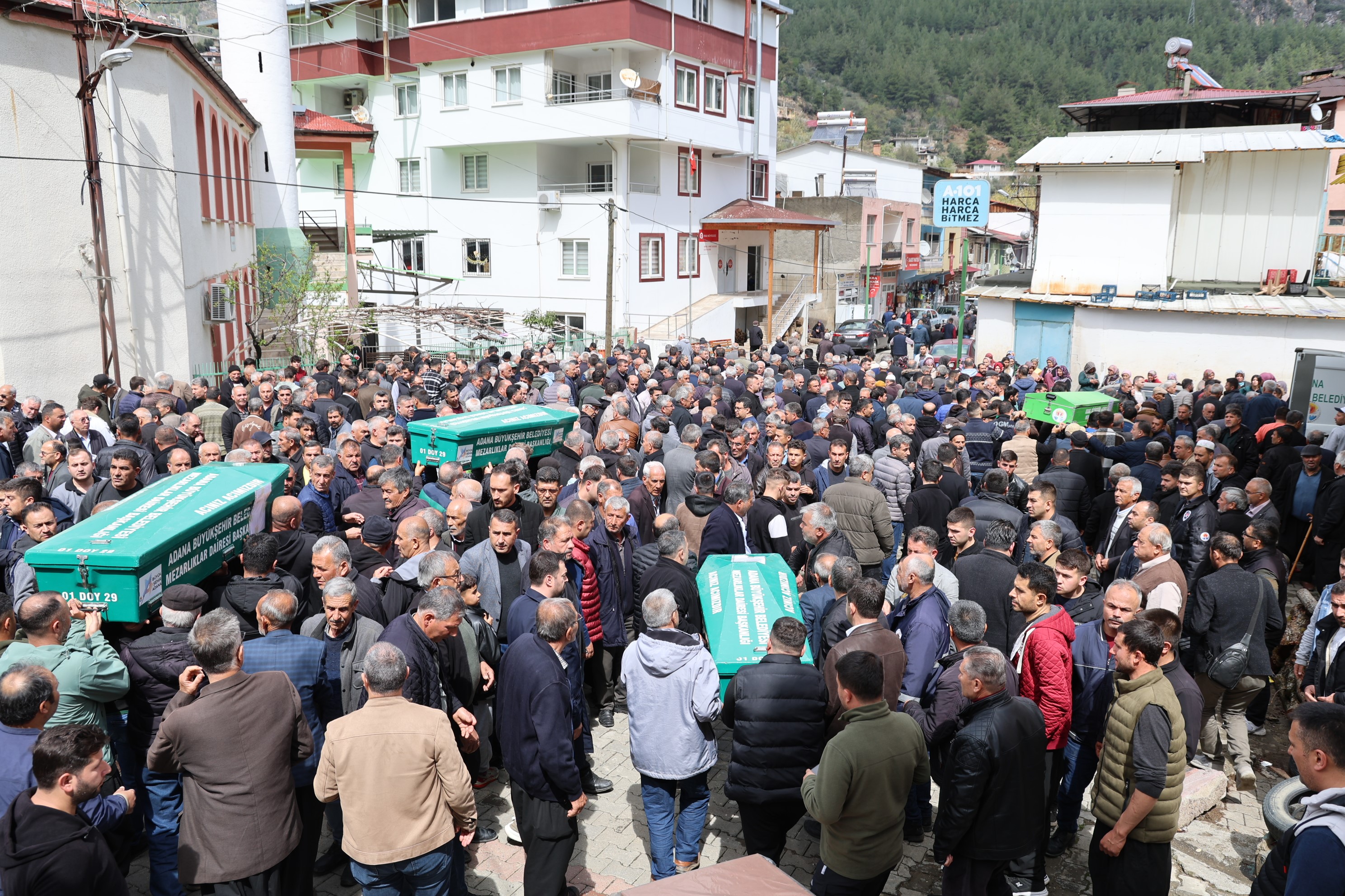 Trafik Kazasında Hayatını Kaybeden Güleç Ailesi, Son Yolculuğuna Uğurlandı (2)