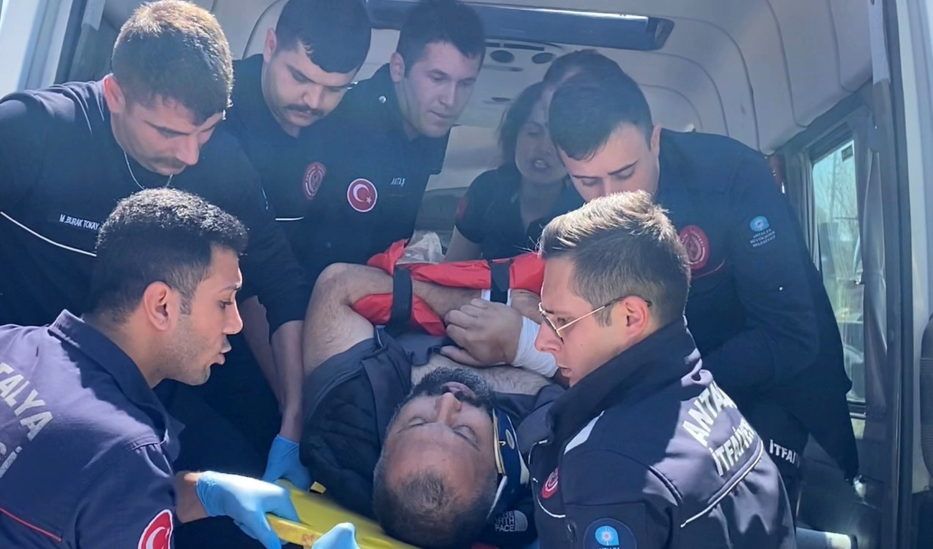 Tur Minibüsü Ile Su Tankerine Çarpıştı, Sıkışan Sürücü 3 Saatte Kurtarıldı (2) (Large)
