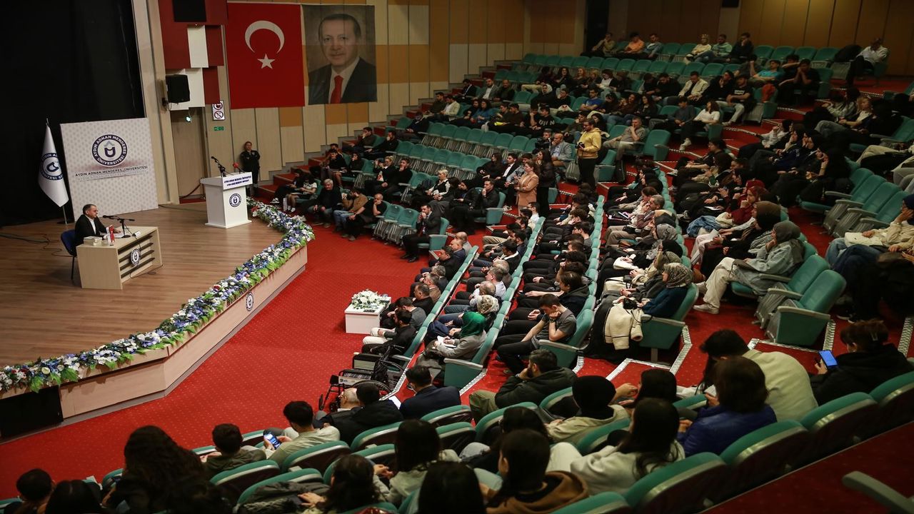 Turkiye Yuzyilinda Dis Politika Vizyonu Ve Gelecegimiz Konferansi (3)