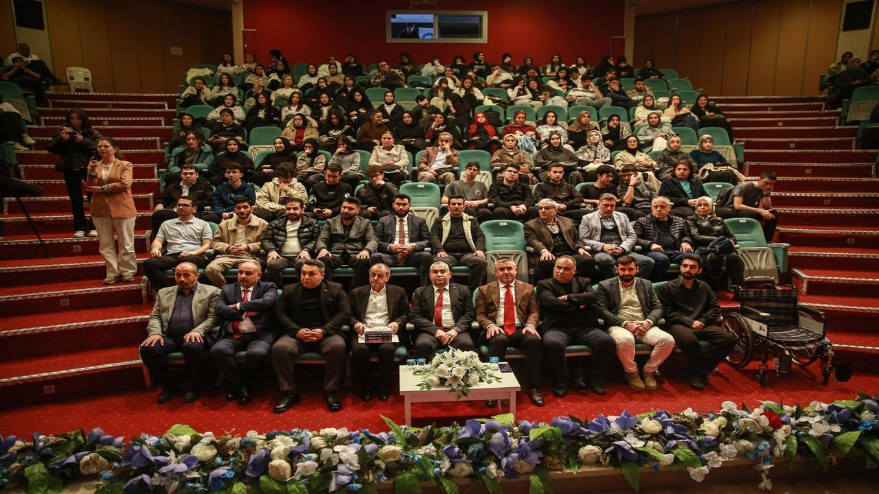Turkiye Yuzyilinda Dis Politika Vizyonu Ve Gelecegimiz Konferansi (4)