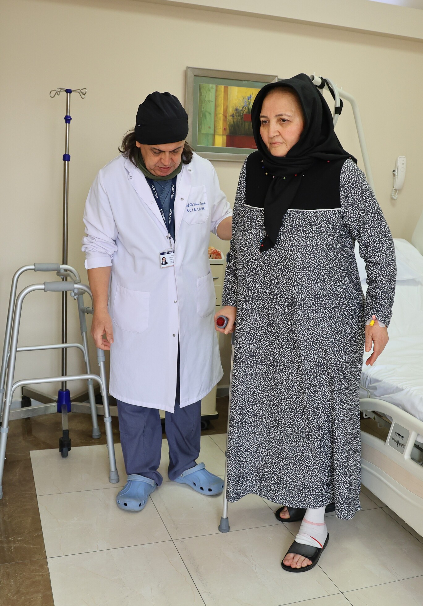 Yapay Zeka Ameliyata Girdi Kalça Protezi Operasyonunda Ilk Kez Kullanıldı (1)