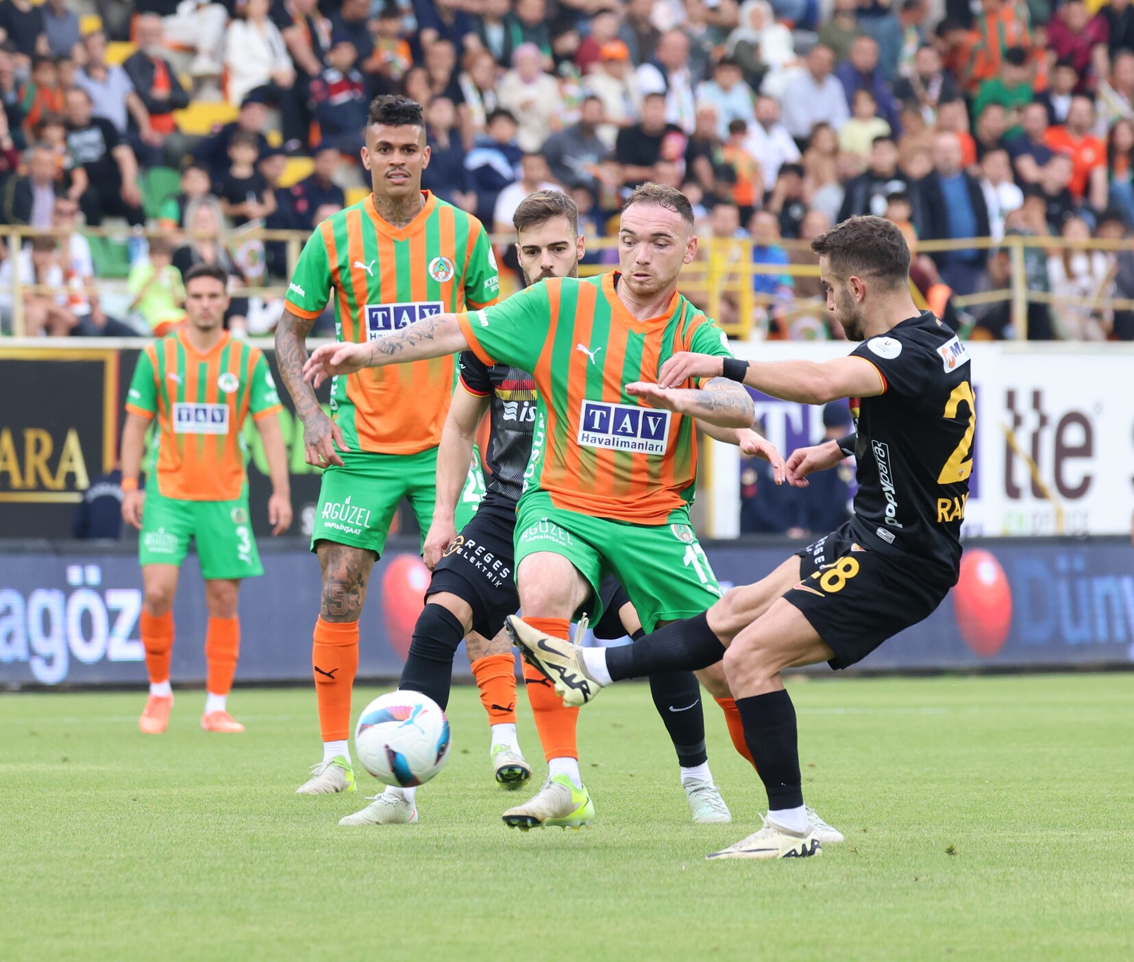 Alanyaspor Bir Puan Aldı (1)
