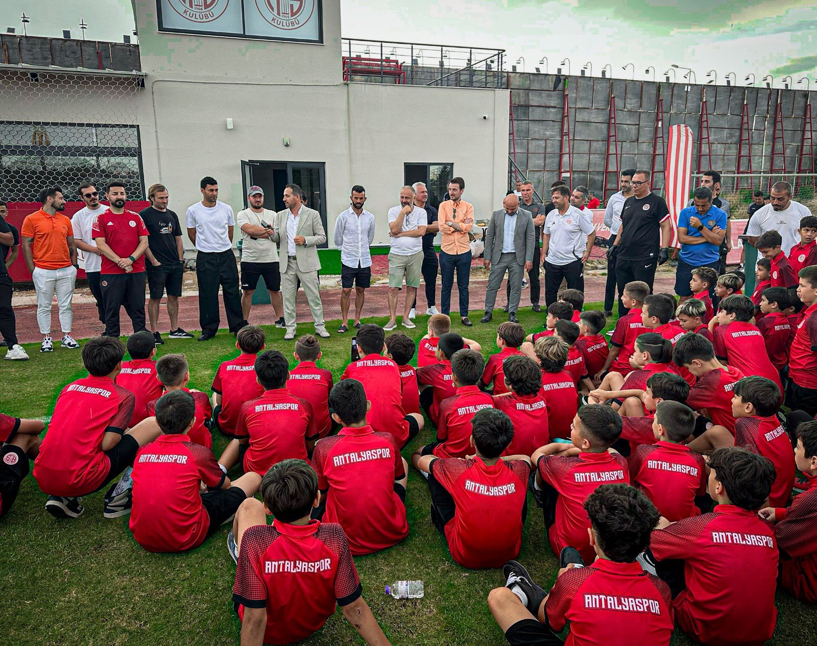 Antalyaspor A.ş. Yönetim Kurulu Başkanı Sinan Boztepe’den Gençlere Tavsiyeler (3)