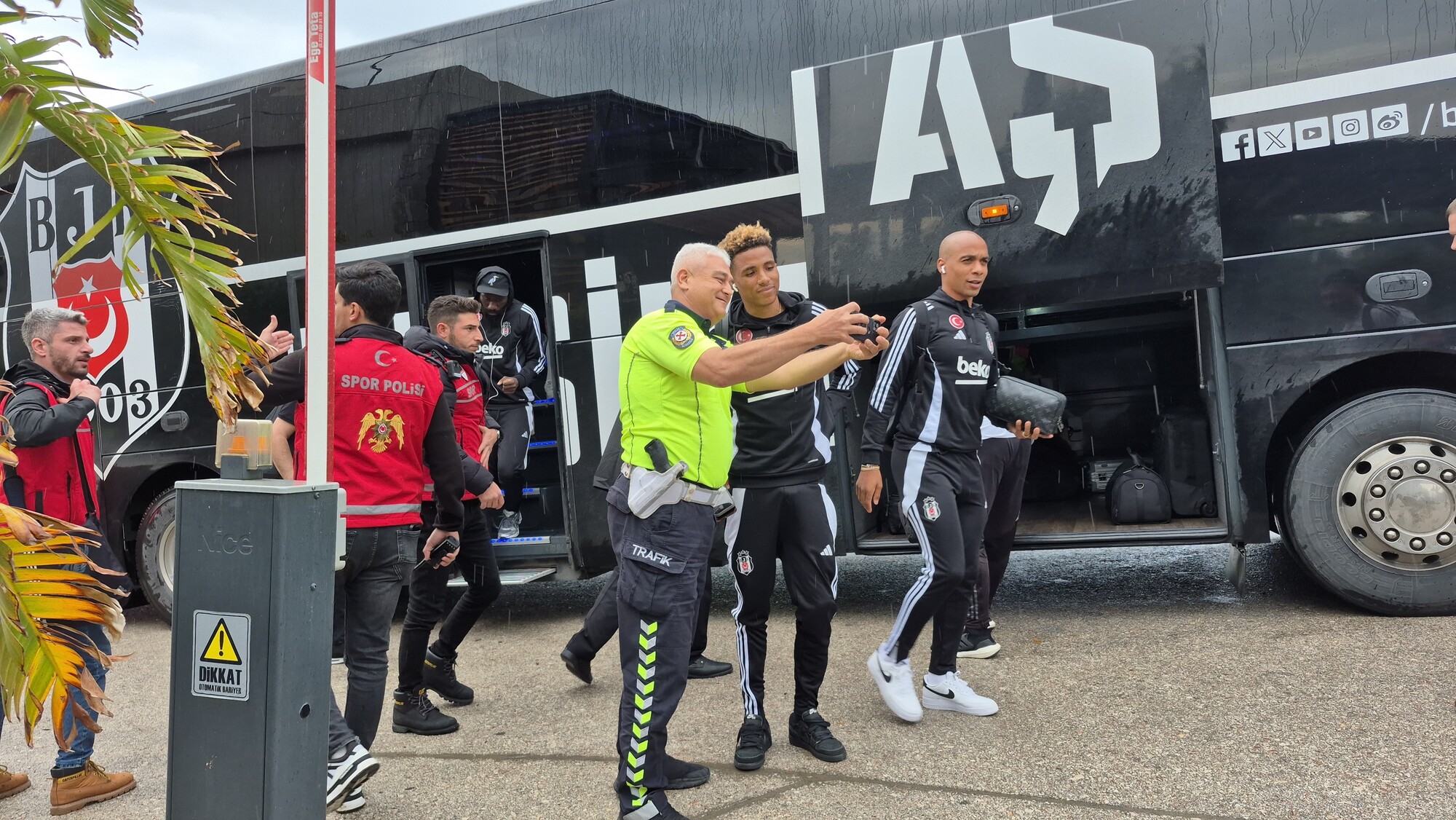 Besiktas Bodruma Geldi (2)