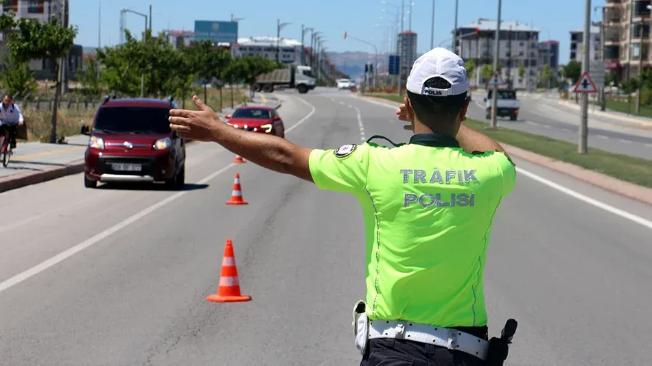 Dikkat! Yeni Trafik Cezaları Belli Oldu! Saldırgan Sürücülere Ceza Geliyor (1)-1