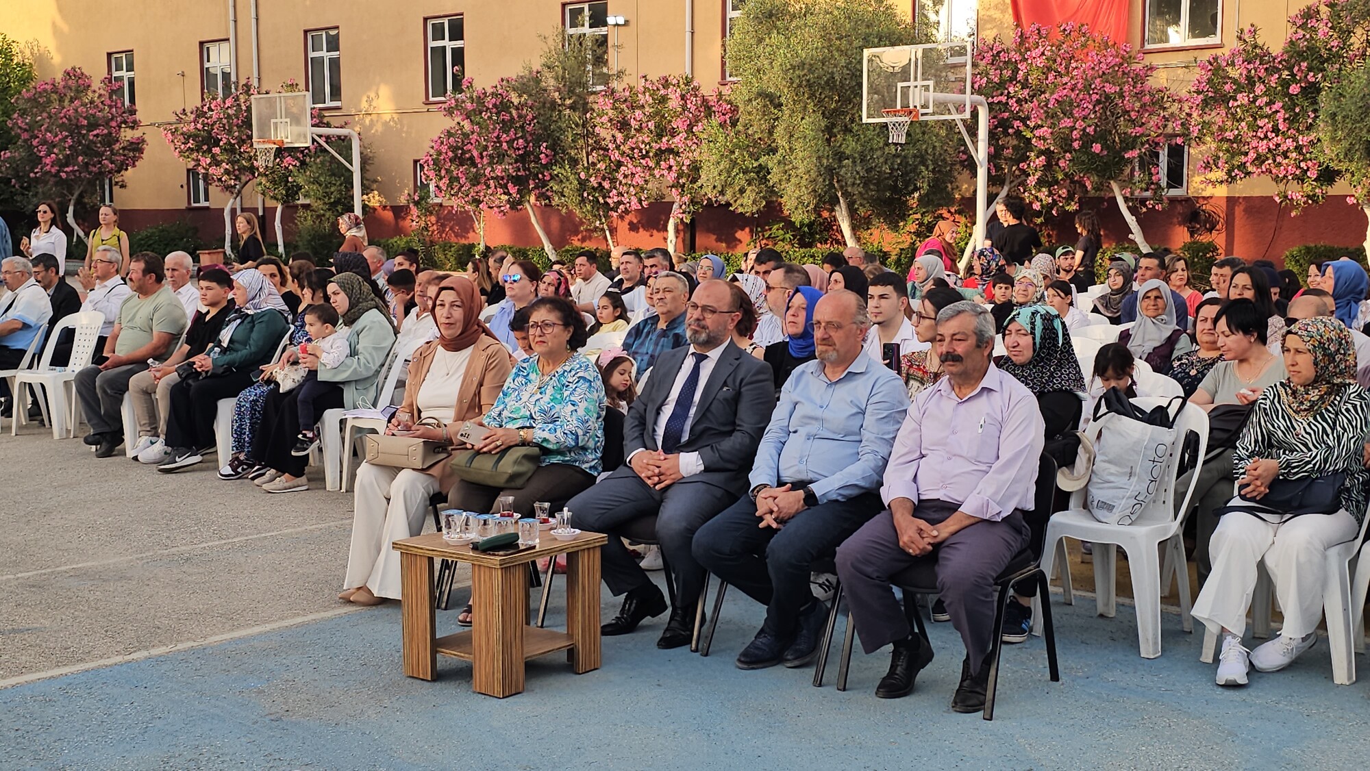 Nazilli'de Meslek Liselilerinin Mezuniyet Sevinci (3)