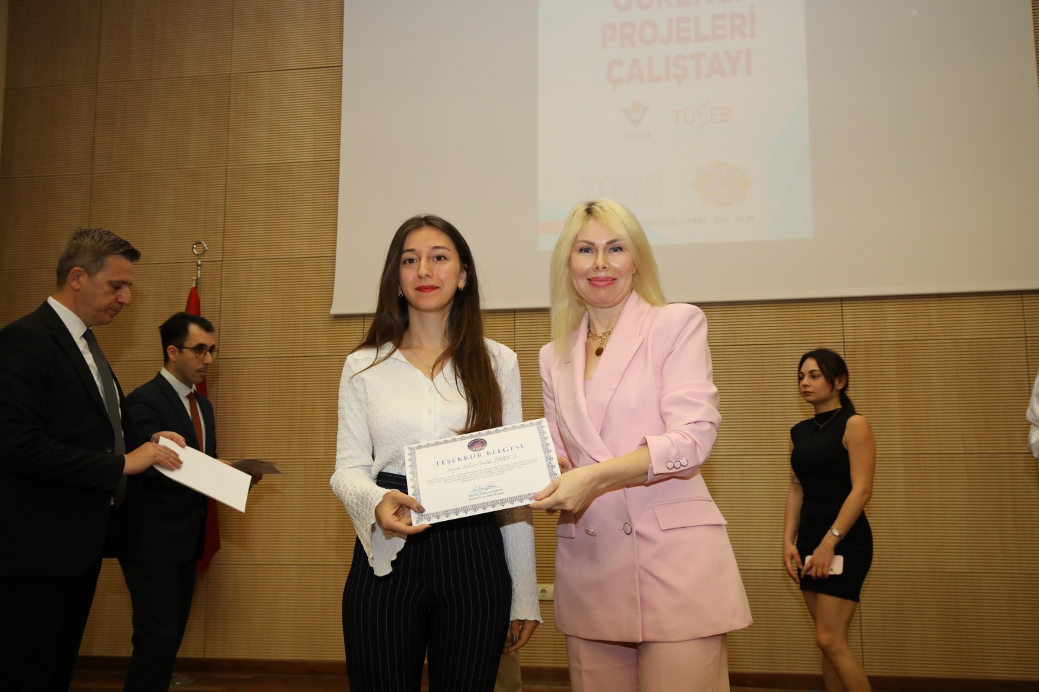 Öğrencilerin Proje Başarısı Ödüllendirildi (3)