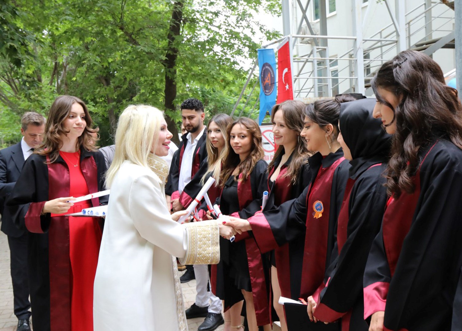 Saglik Hizmetleri Myo Ogrencileri Mezun 742795 219312 (Large)