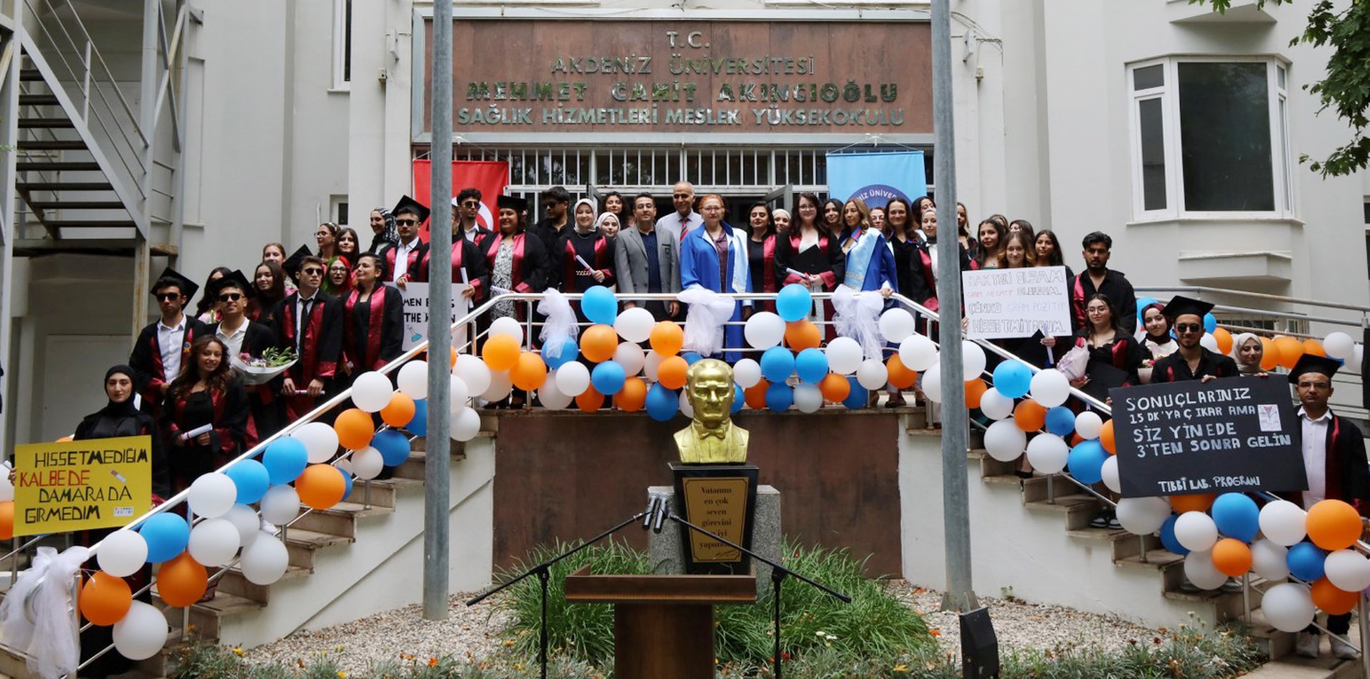 Saglik Hizmetleri Myo Ogrencileri Mezun 742798 219312 (Large)