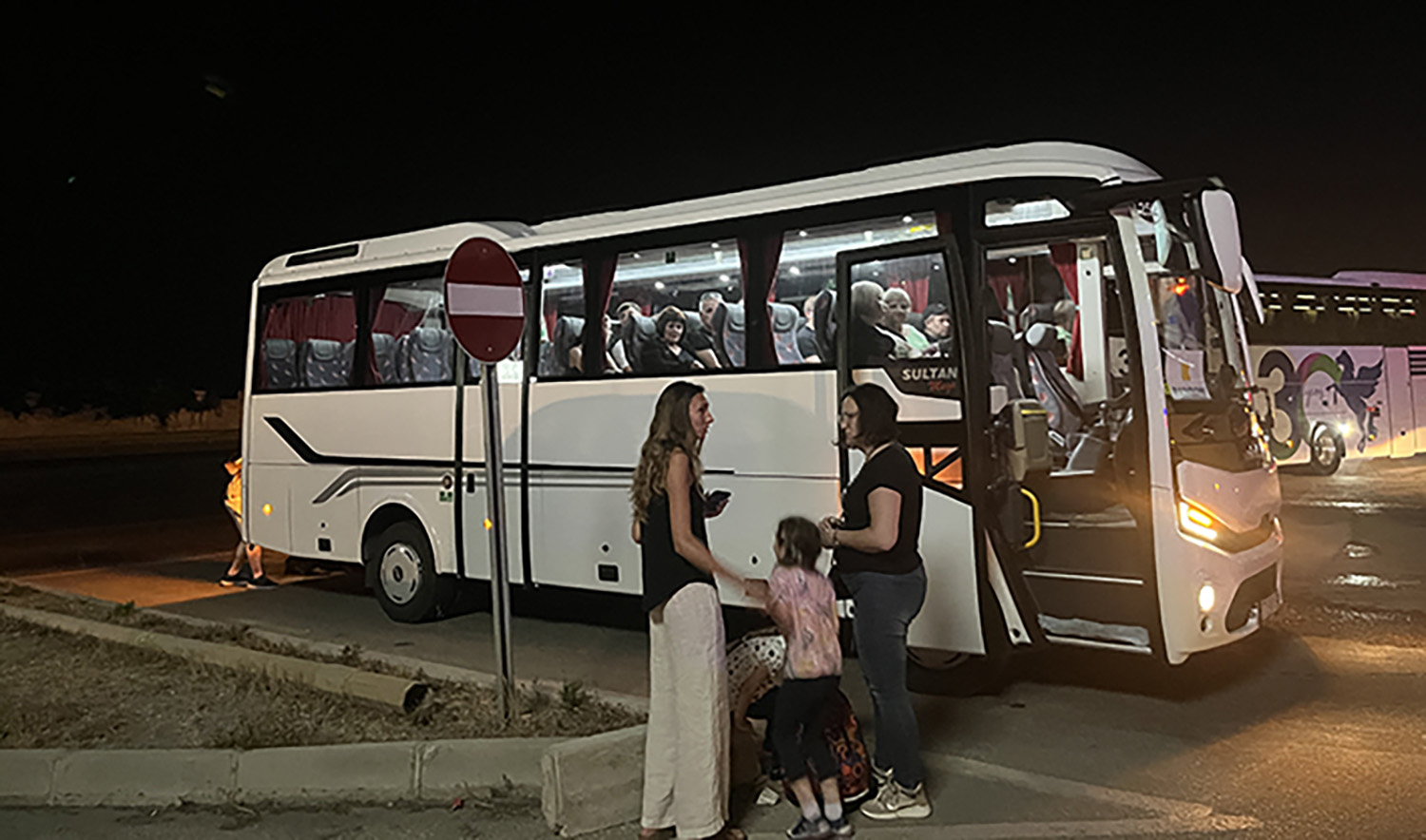 5 Yıldızlı Oteldeki Yangında Tahliye Edilen 622 Turist Civar Otellere Yerleştirildi (7)