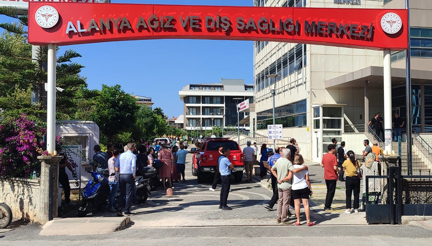 Ağız Ve Diş Sağlığı Merkezinde Yangın Çıktı, Bina Tahliye Edildi (1)