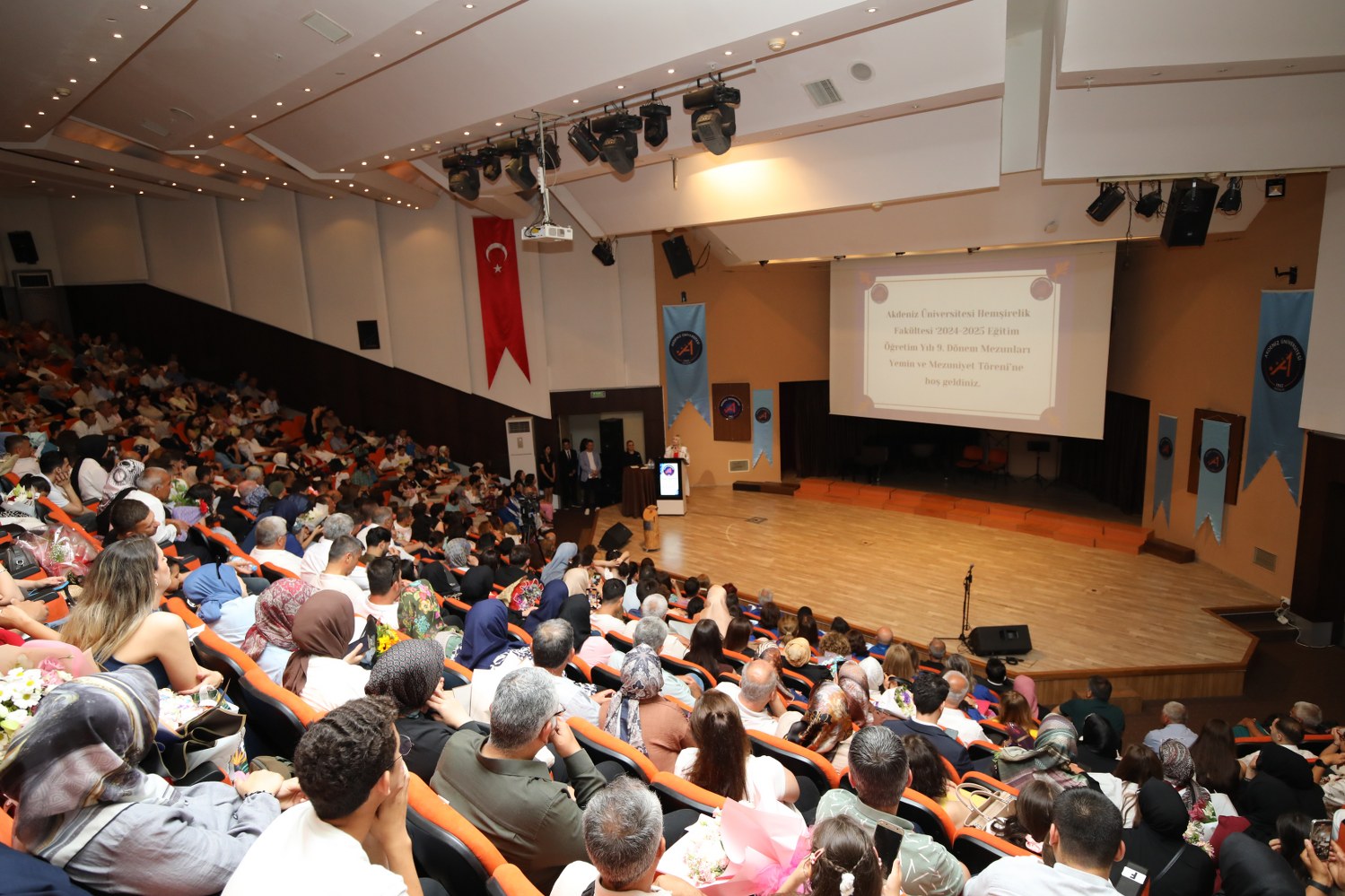 Akdeniz’in Beyaz Melekleri Hemşirelere Coşkulu Mezuniyet(6) 1499X999