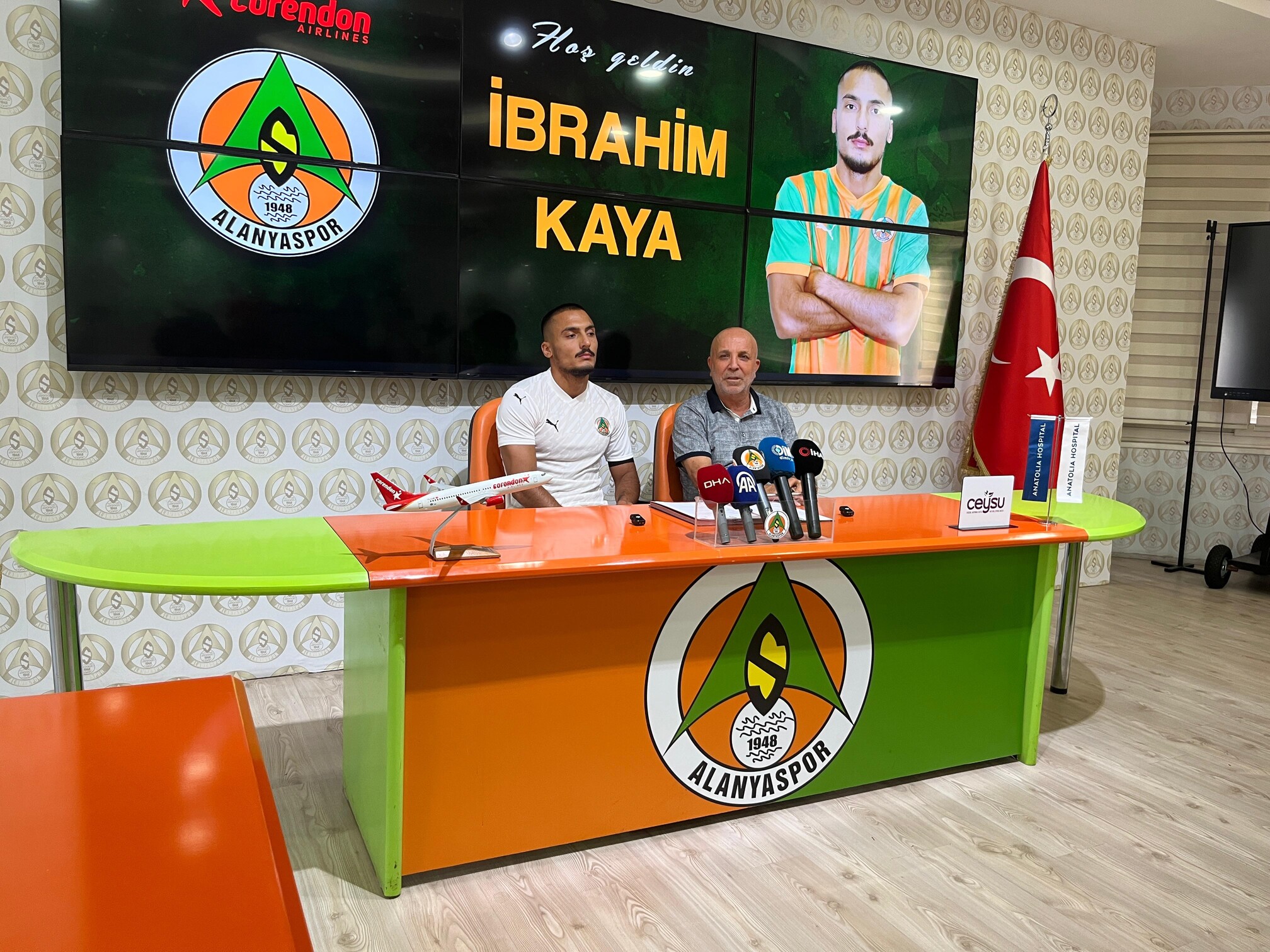 Alanyaspor Ibrahim Kaya Ile Sozlesme Imzaladi (2)