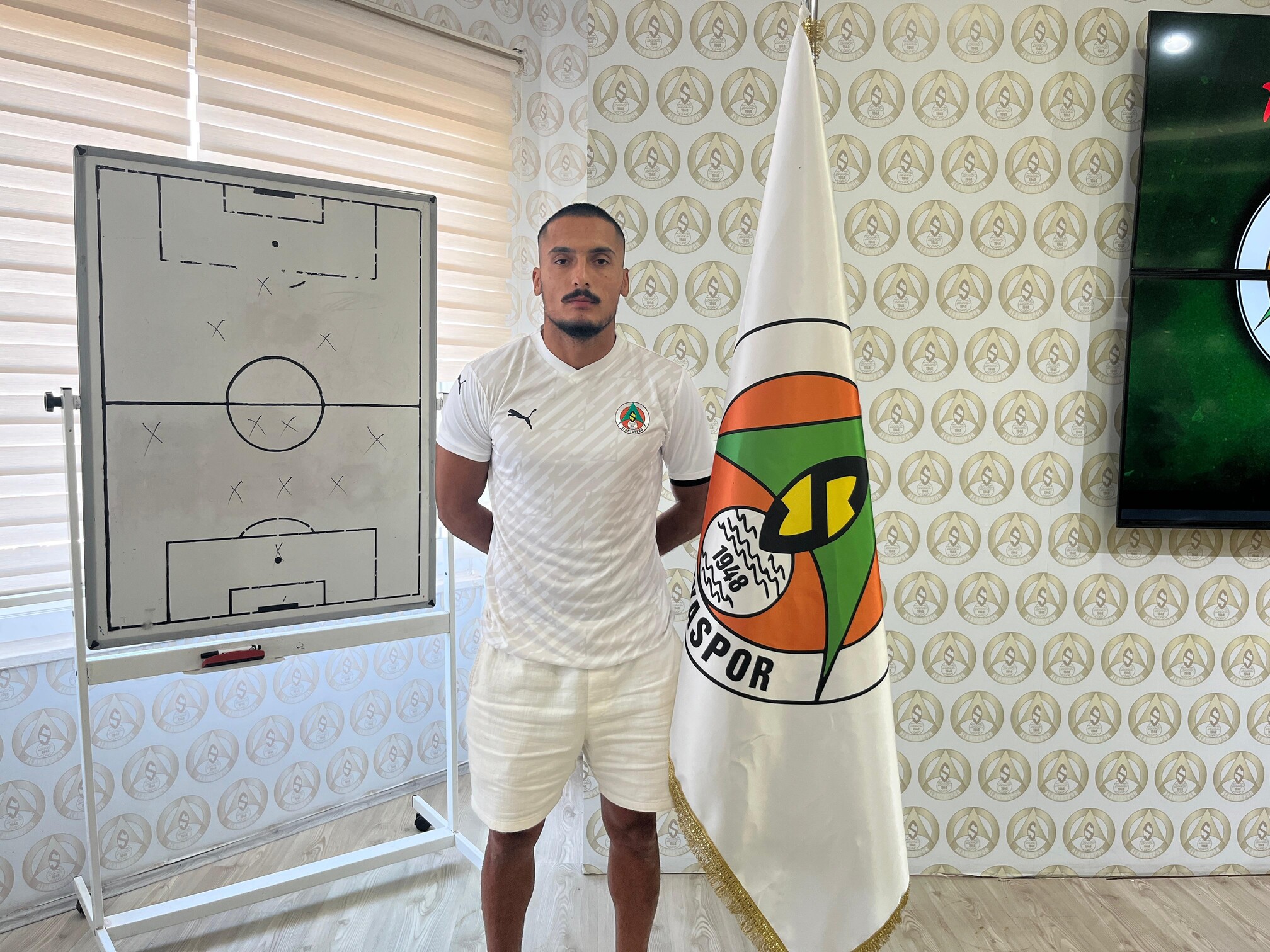 Alanyaspor Ibrahim Kaya Ile Sozlesme Imzaladi (3)