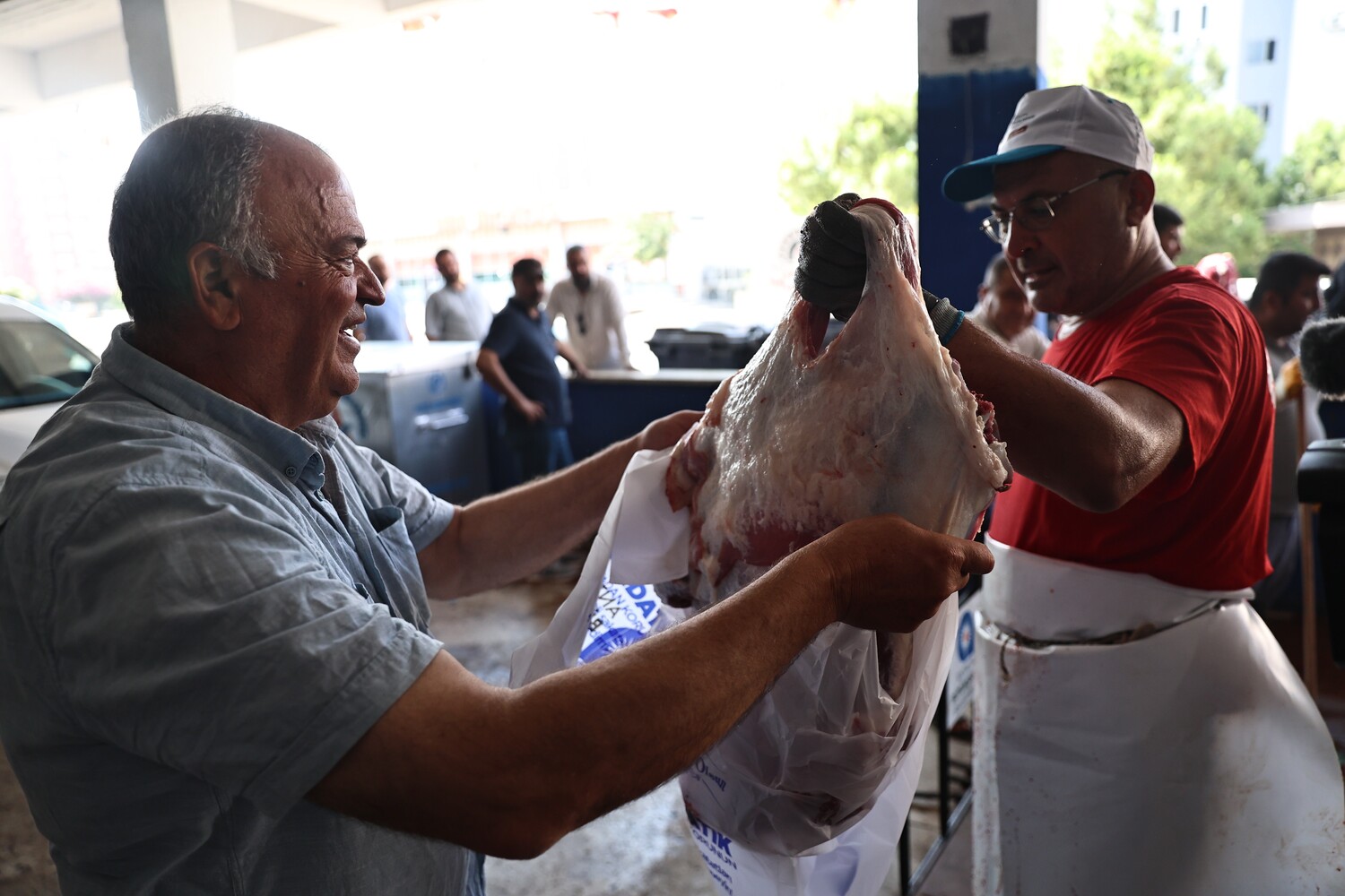 Antalya Büyükşehir Belediyesi’nden Hijyenik Ortamda Ücretsiz Kurban Kesim Hizmeti (2)