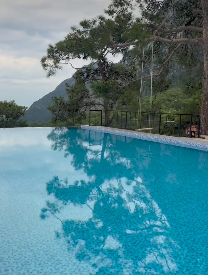 Antalya Dev Salıncak