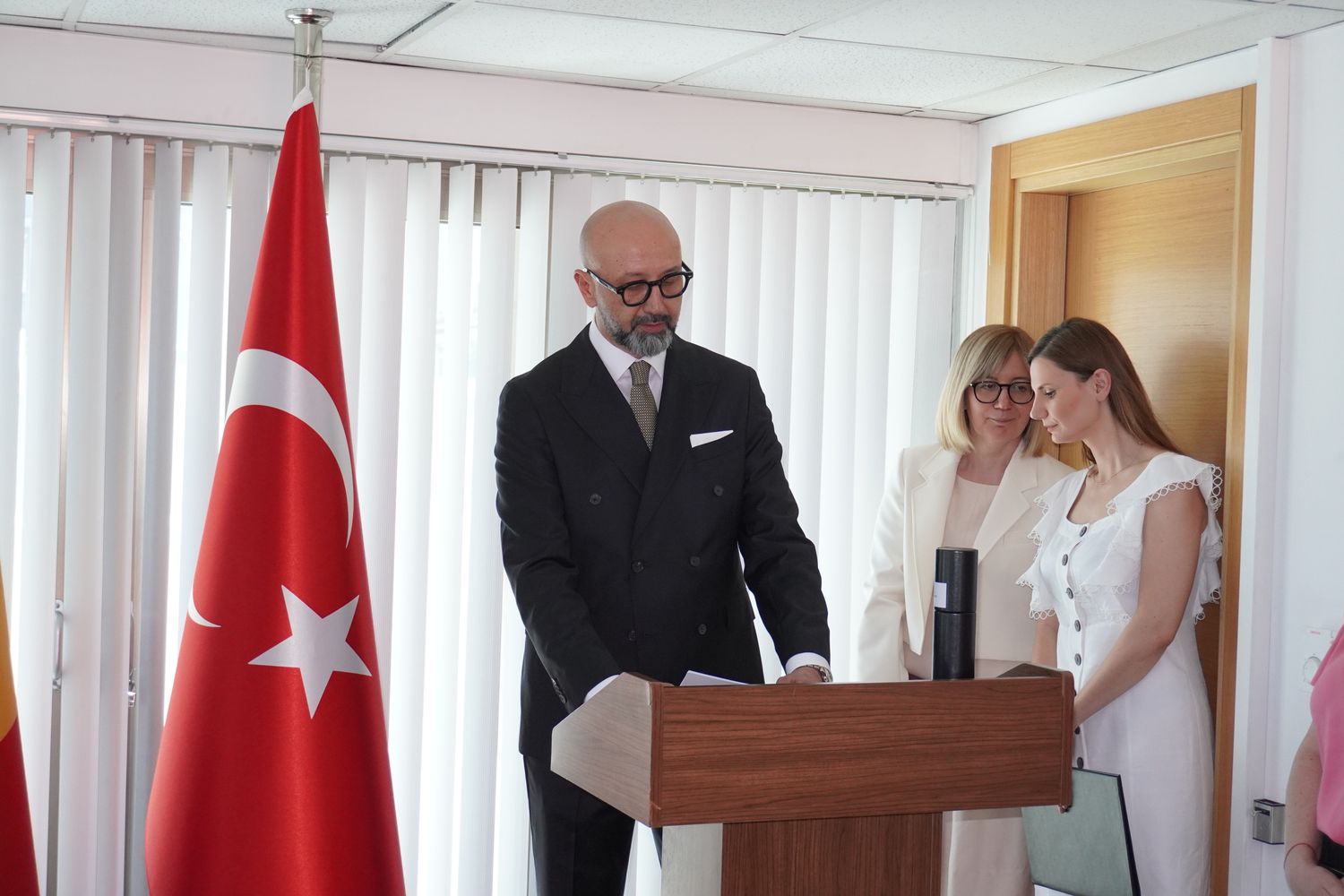 Antalya Iş Insanı Semih Beken’e Romanya Devlet Nişanı Verildi (4)