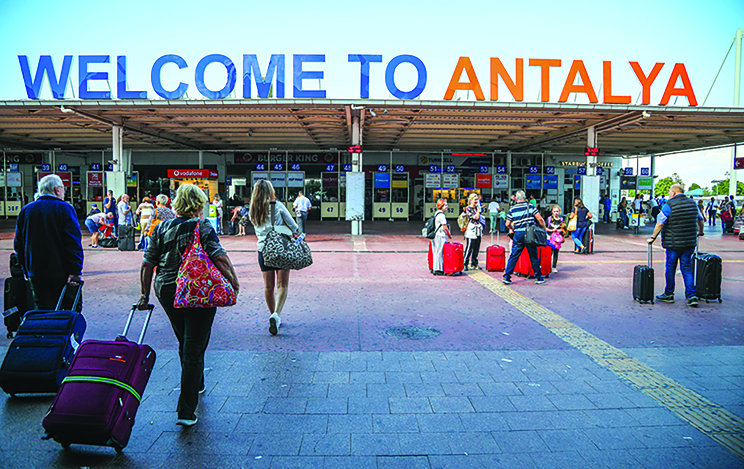Antalya Valisi Sahinden Turizm Degerlendirmesi 15 Milyon 200 Bini Gectik 4129 Dhaphoto2